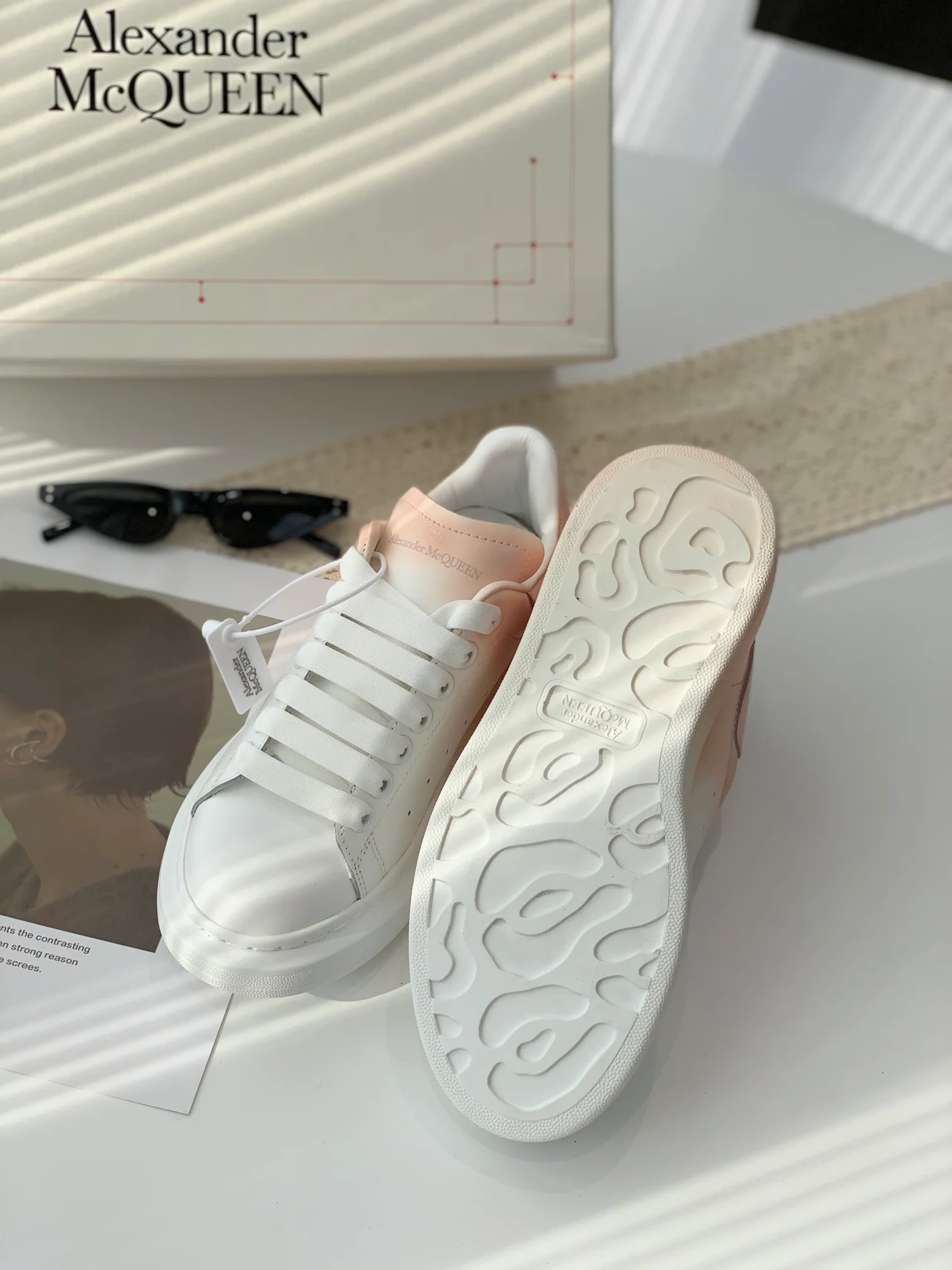 McQueen - Улучшенные классические белые кроссовки - Розовые