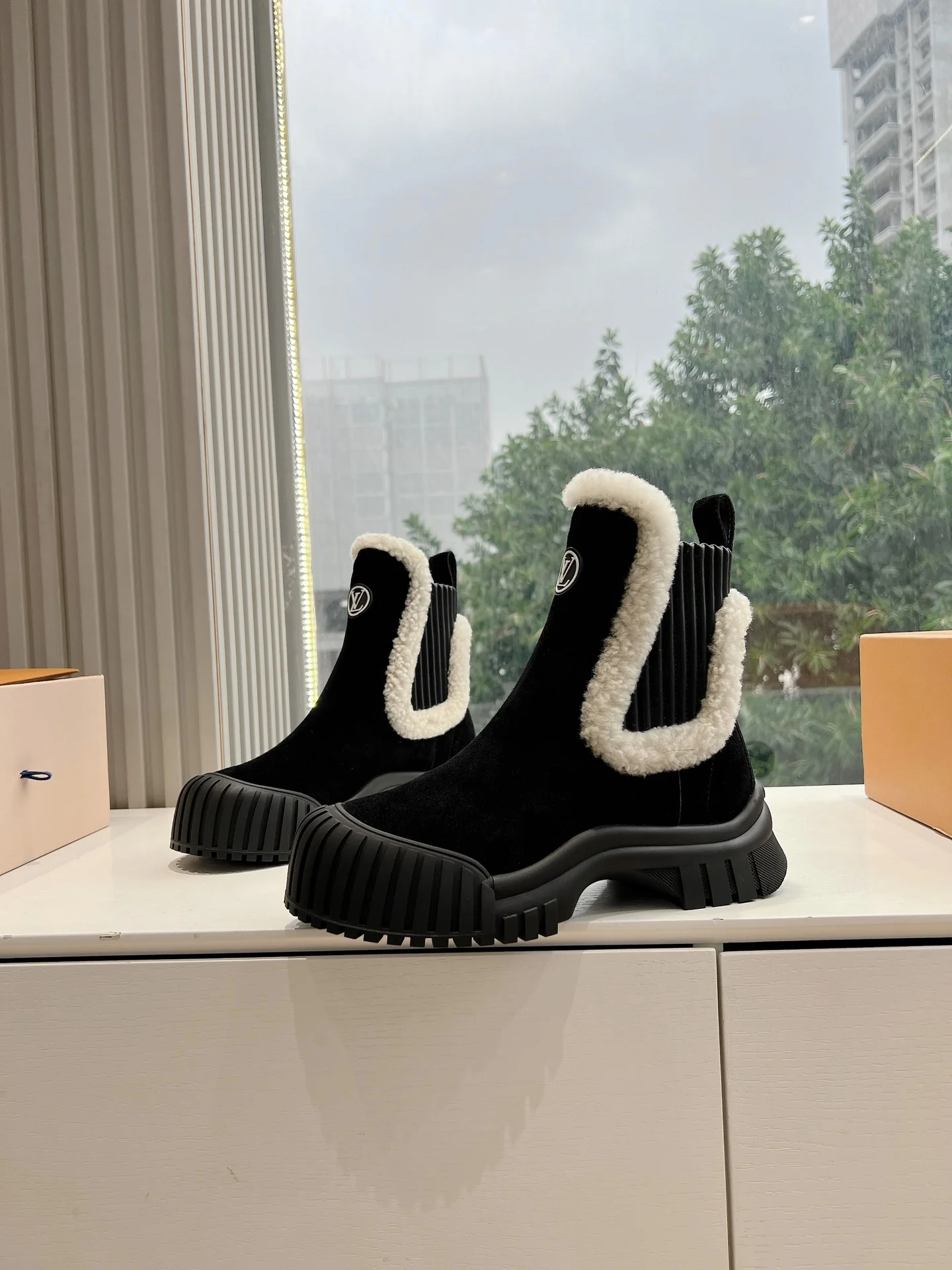 Кроссовки LV-2024 Casual Dad Shoes - черные