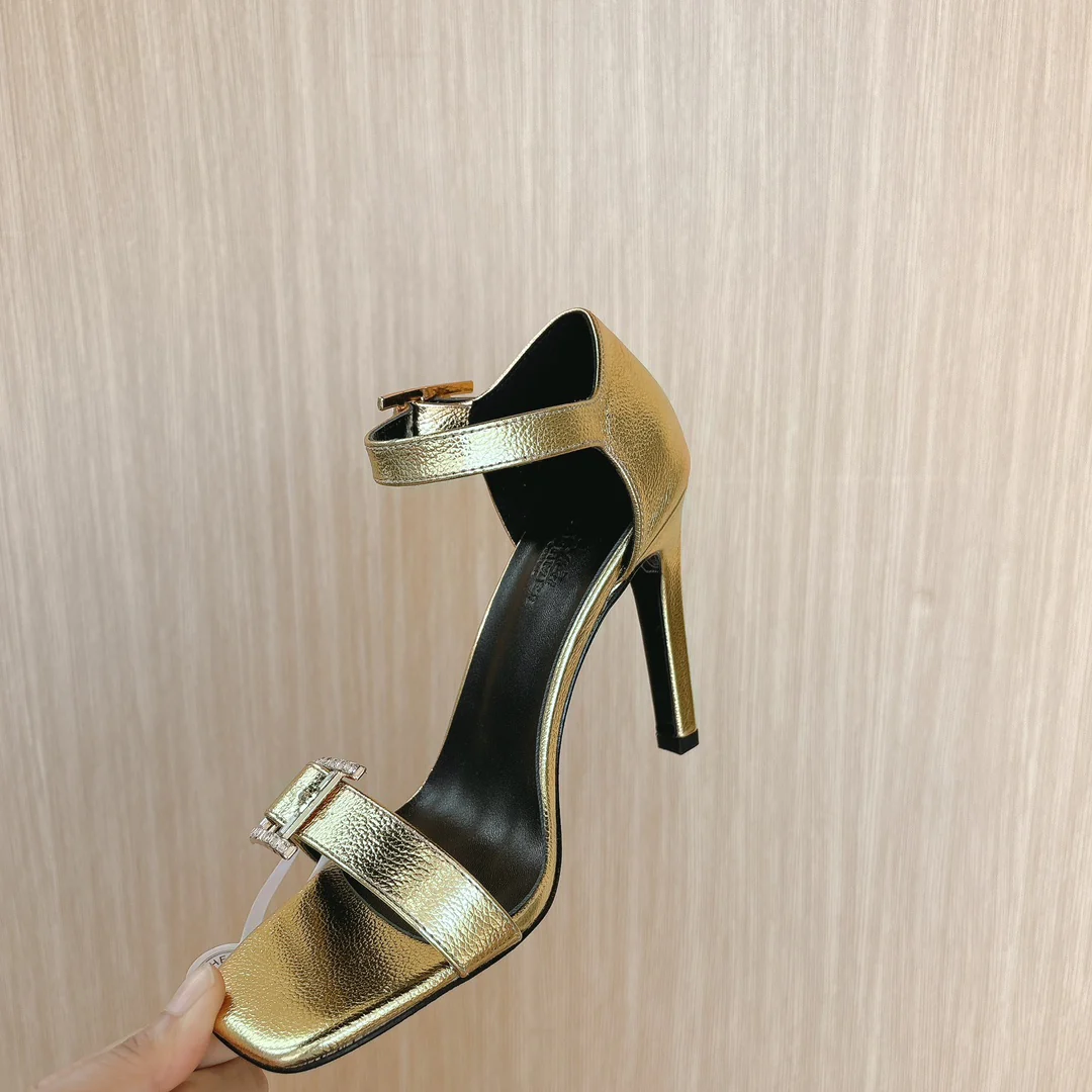 Босоножки на высоком каблуке Hermes 2024 - золотые