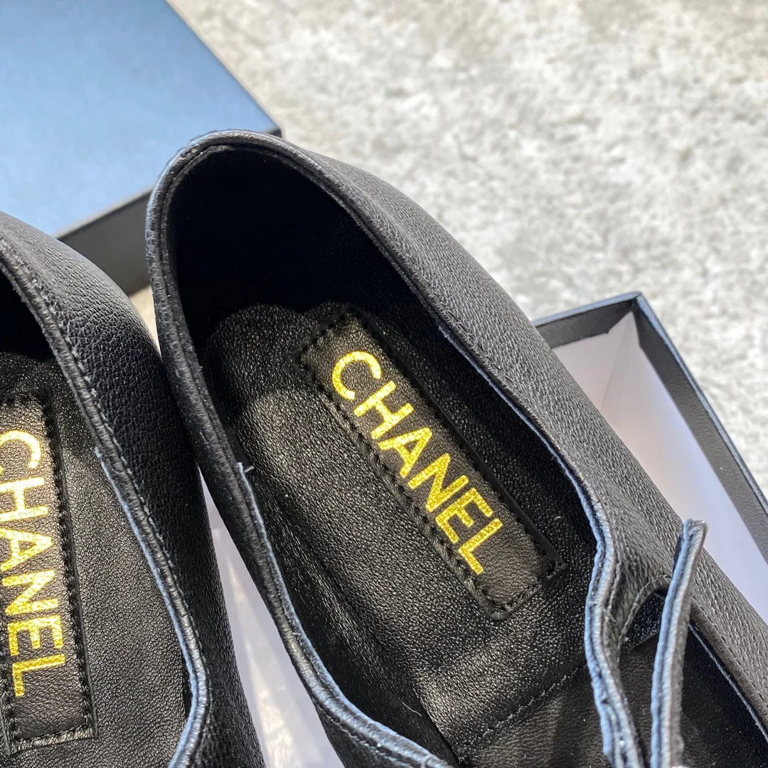 Новинка сезона весна/лето 2023 от Chanel - туфли Мэри Джейн с двойной пряжкой - черные.