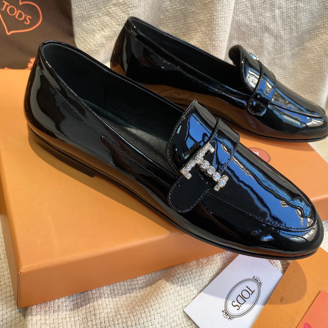 Tods - Лоферы с бриллиантовой пряжкой