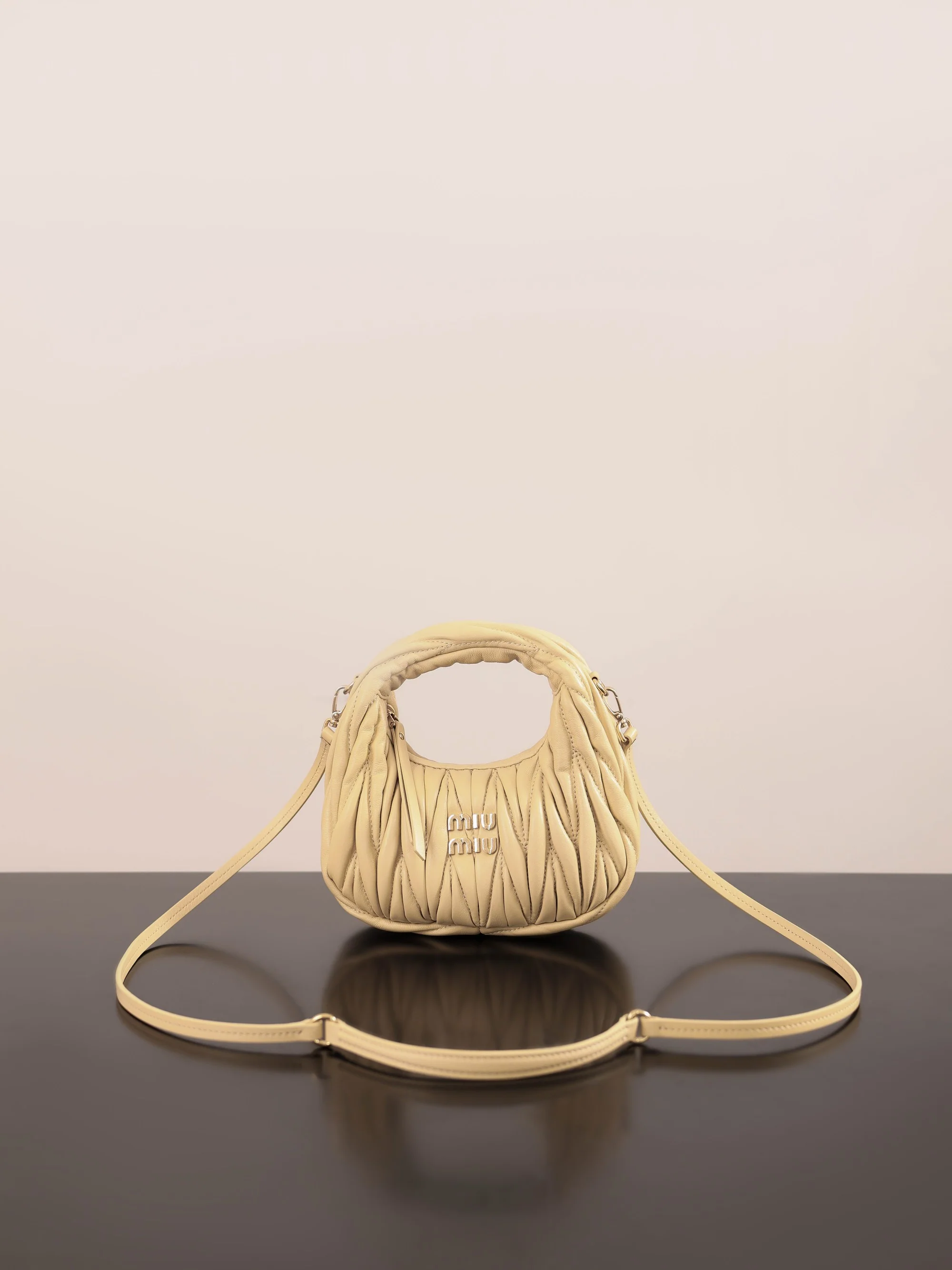 Миниатюрная сумочка Miu Miu-5bm850-??????-??????- из овечьей кожи, желтая.