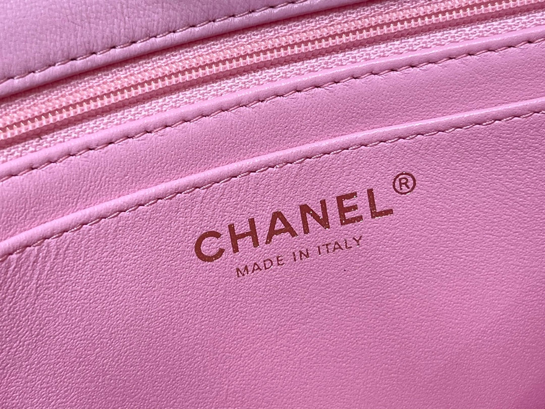 Новинка сезона весна/лето 2023 от Chanel - сумка CF - 20 см - черно-розовая