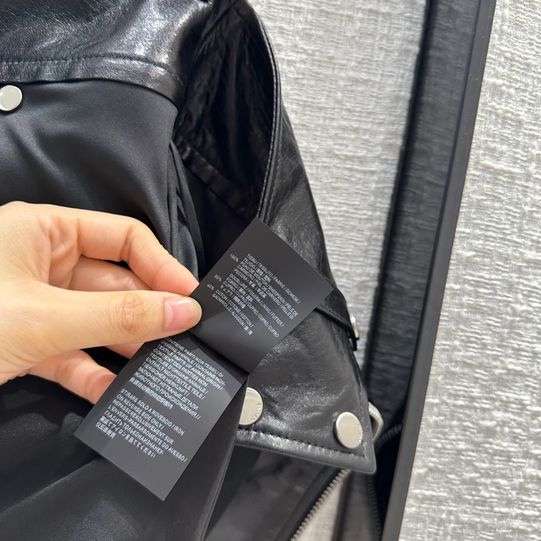 Новинка сезона весна/лето 2024 от Celine - юбка из овечьей кожи в стиле панк - 1