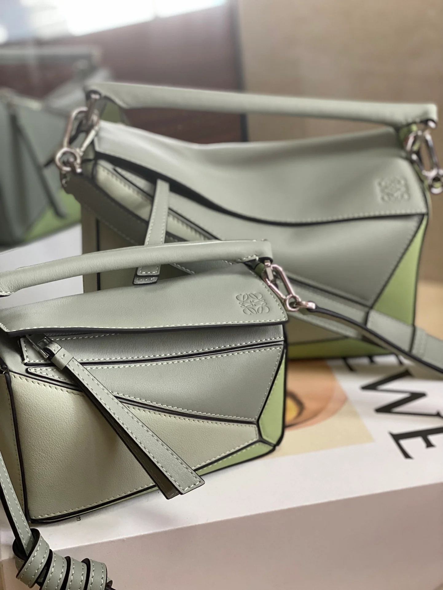 Loewe - испанская телячья кожа - пазл - сумочка - мини - молочно-серо-зеленый