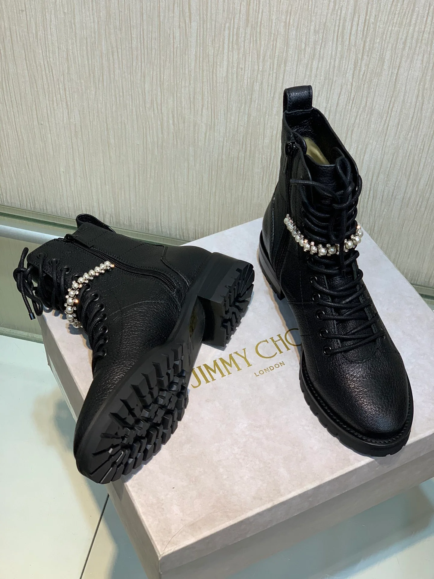 Jimmy - Новинка сезона осень/зима 2022 - Стразы Swarovski, жемчуг - 2-5 см