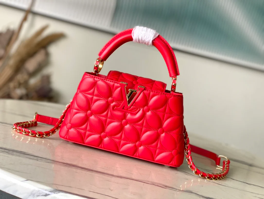 Миниатюрная сумка LV с цепочкой в ??виде четырехлистного клевера — красная.