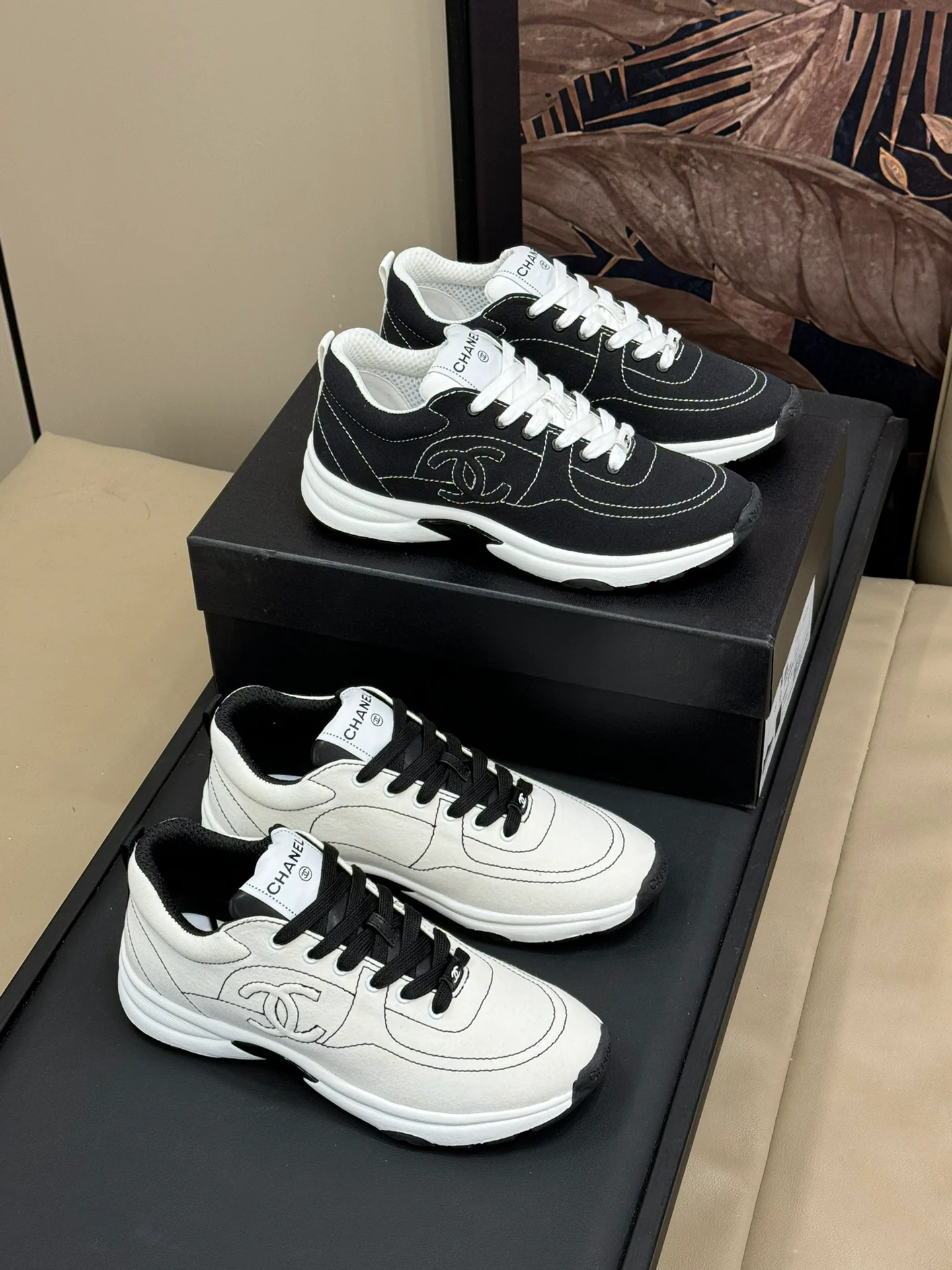 Кроссовки Chanel 2024 в мультяшном стиле - изображение из коллекции