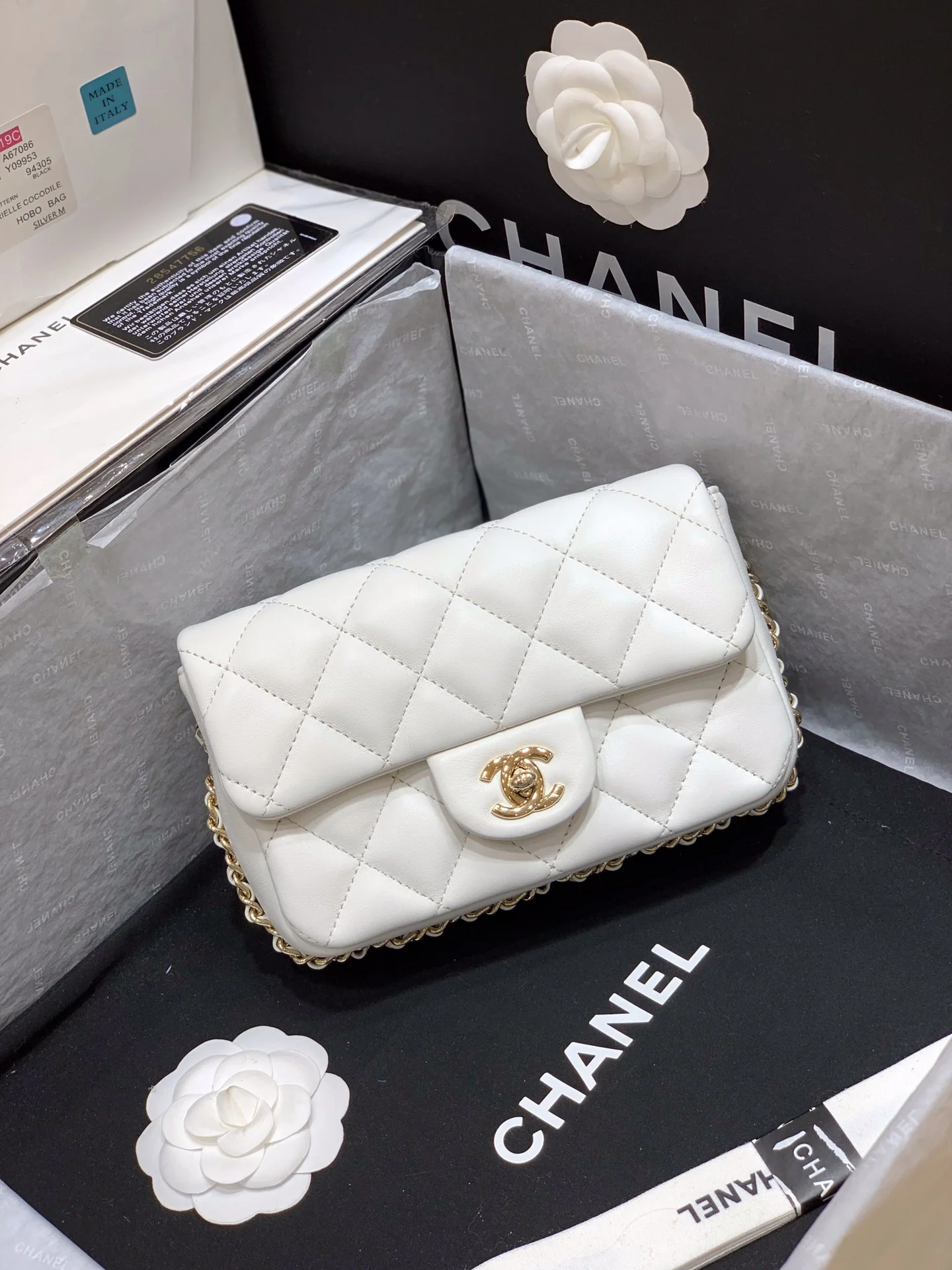Сумка Chanel CF Pearl из коллекции Весна/Лето 2020 — белая — 18 см