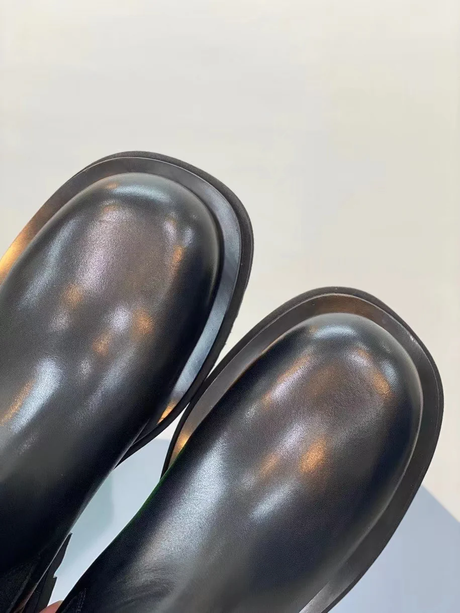 Новинка сезона осень/зима 2022 от BV - высокие сапоги с закругленным носком - модель с боковой застежкой.