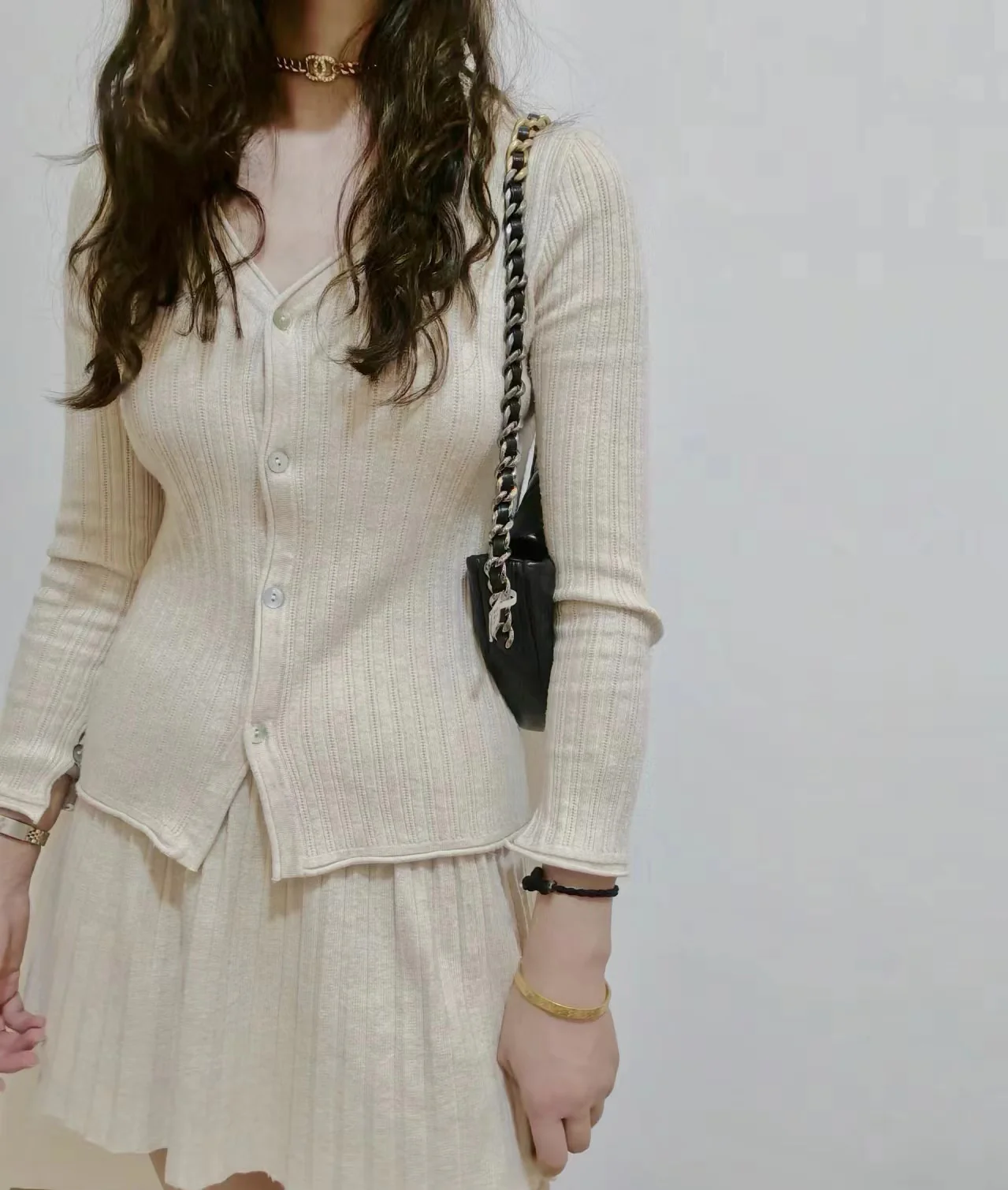 Новая коллекция Chanel ?Ранняя весна? — 24c — 19bag — сумка-хобо под мышкой — черная.