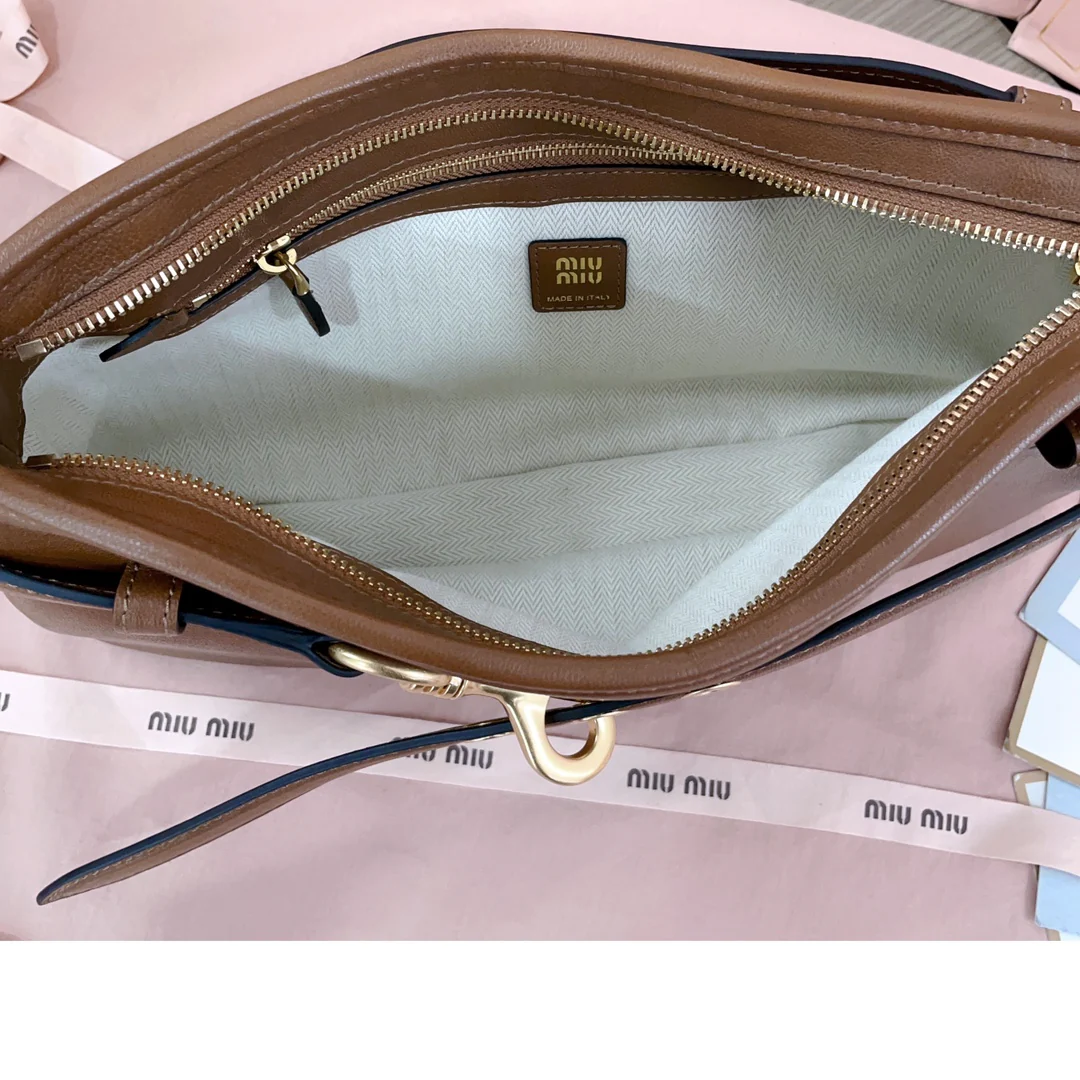 Кожаная сумка Miu Miu Aventure Lock-on