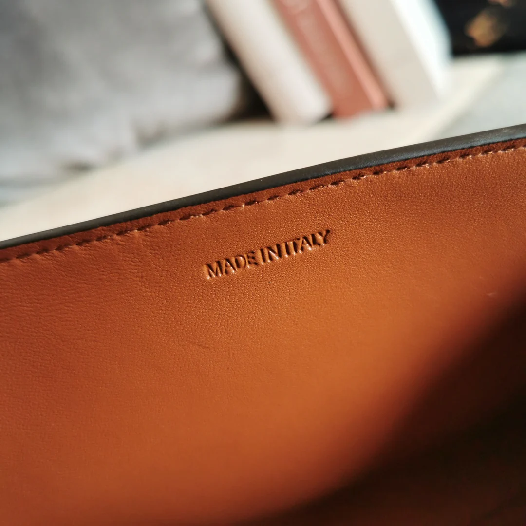 Celine - Сумка-конверт через плечо - Монограмма, коричневая