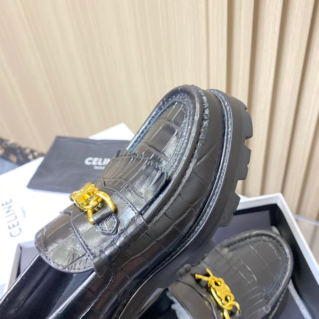 Лоферы Celine на платформе с крокодиловым рисунком