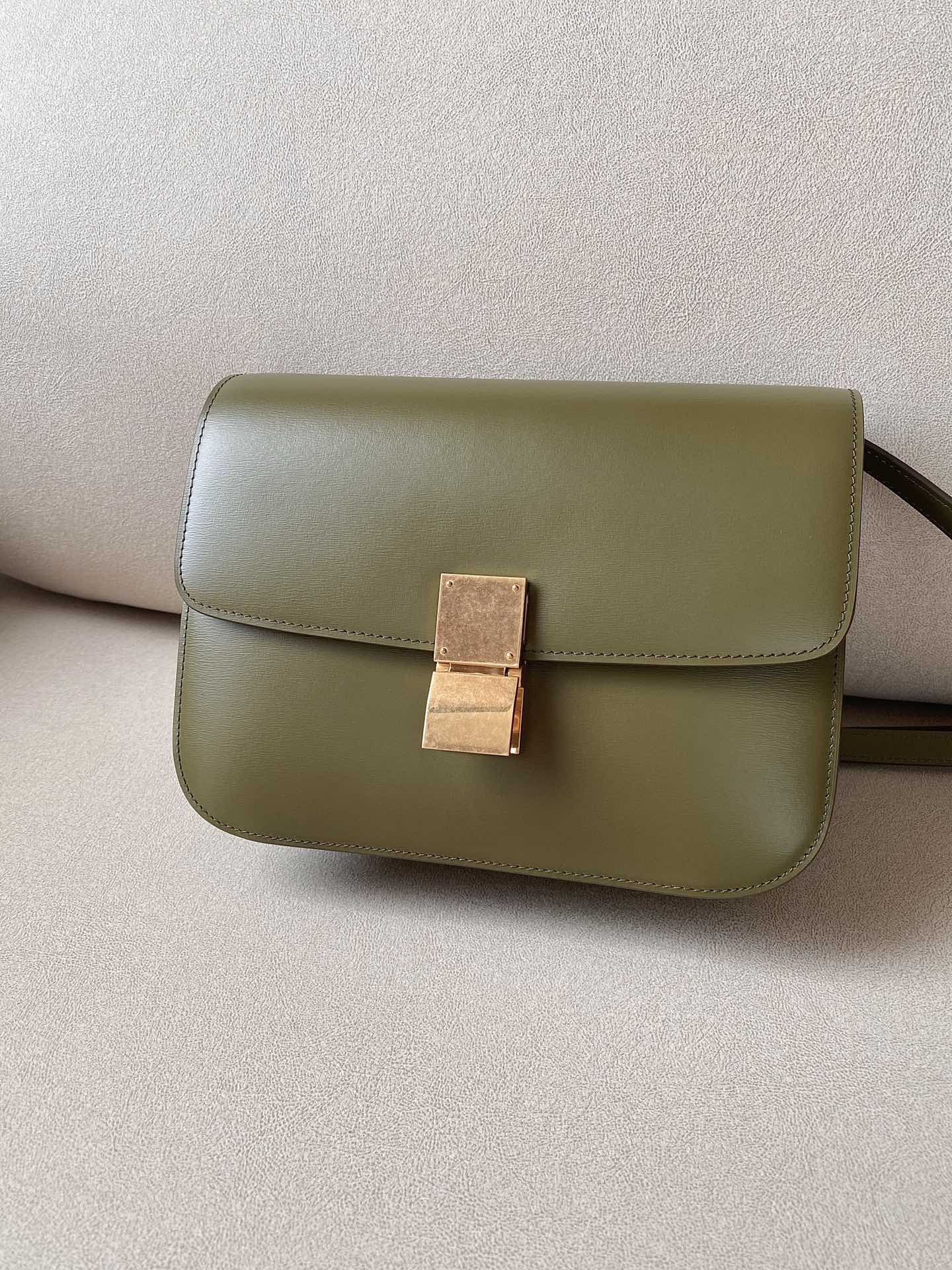 Сумка Celine Box Teen Fine в полоску, средний размер, цвет хаки.