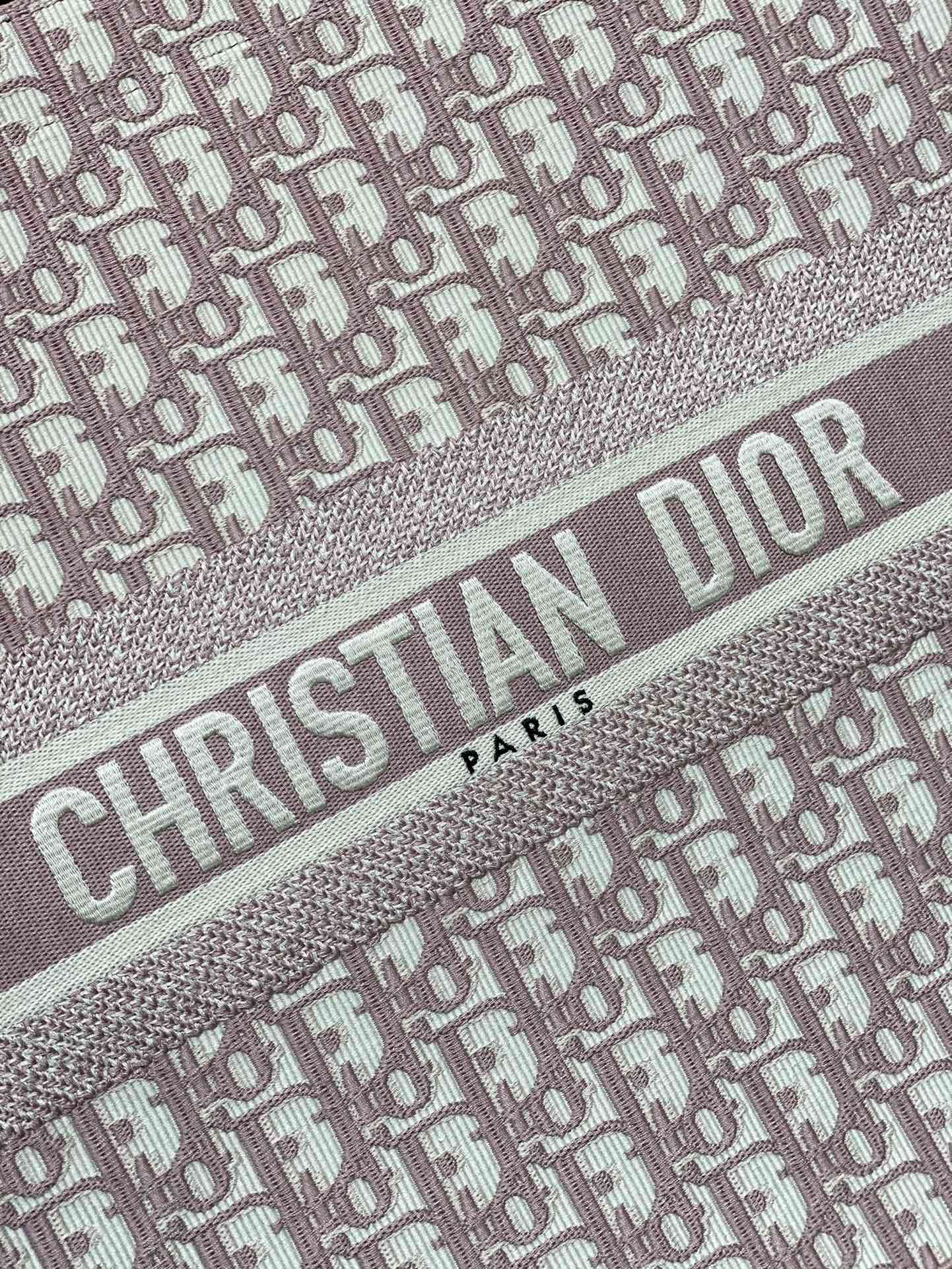 Большая сумка Dior Book Tote 41-5 см, розовая, с монограммой, из канваса.