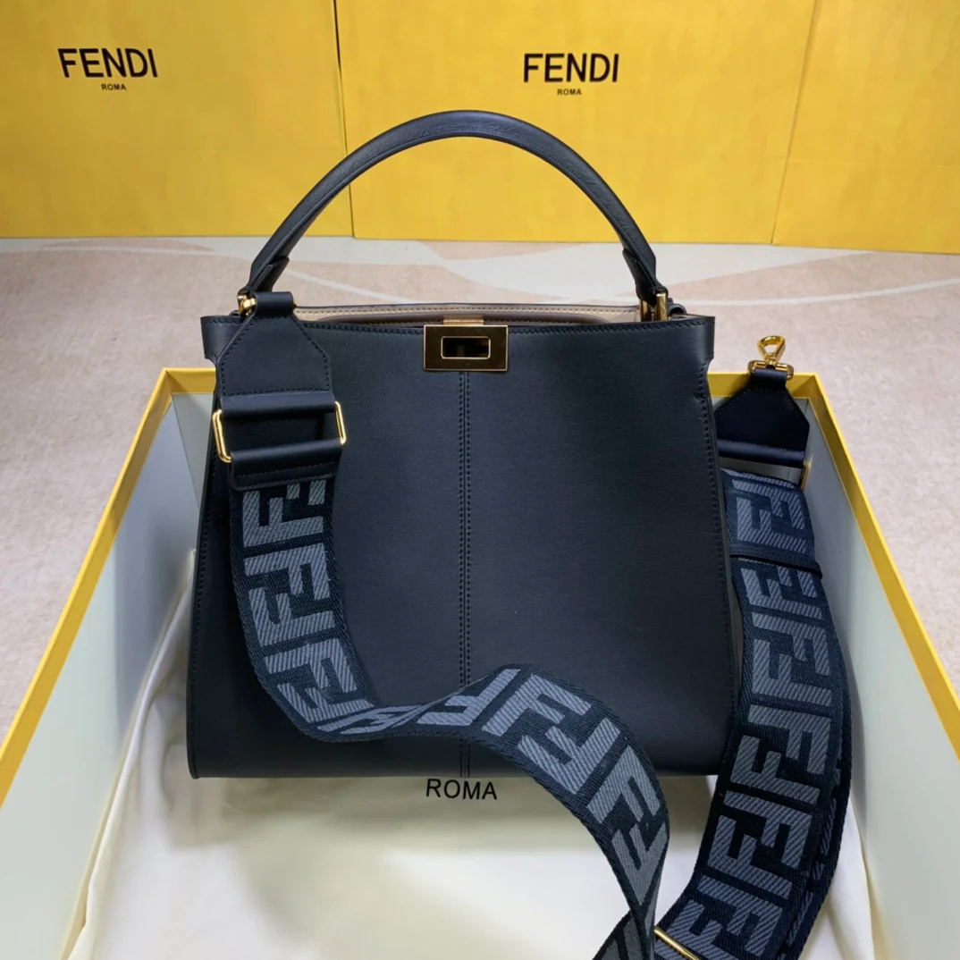 Сумка Fendi Peekaboo Lite Medium из черной кожи - 3
