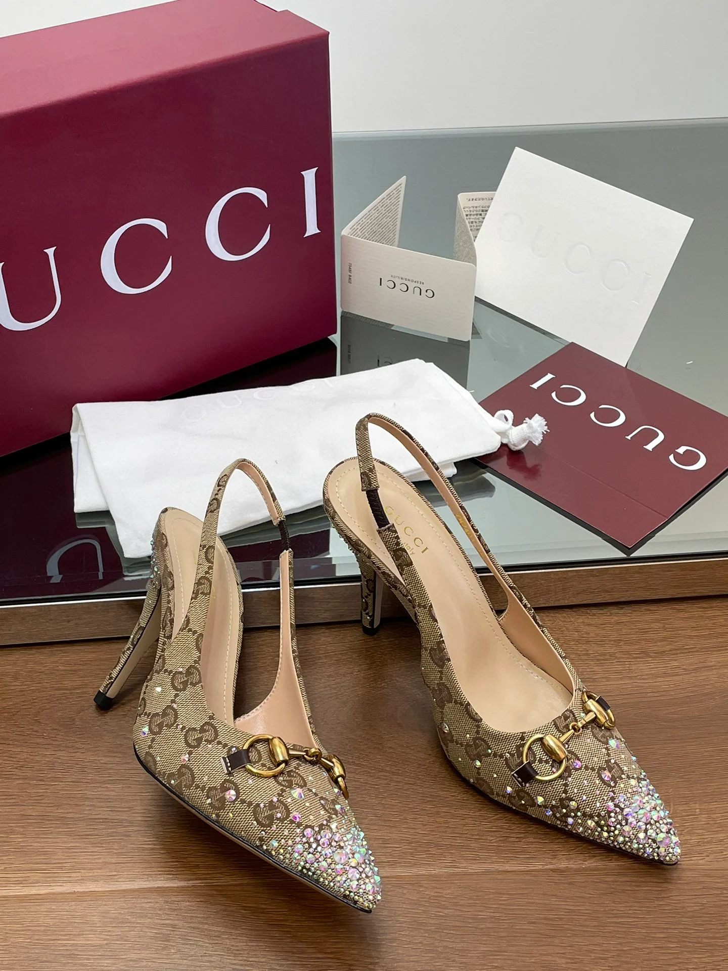 Босоножки Gucci 2025 с острым носком - коричневые