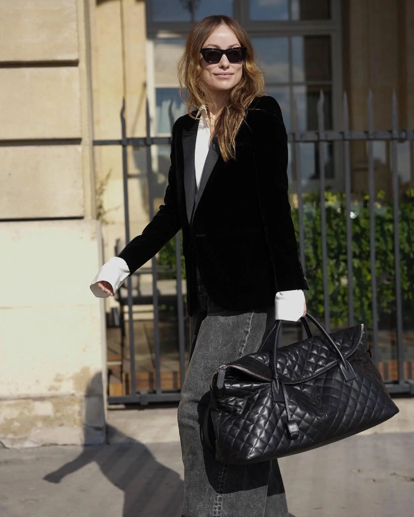 Стеганая дорожная сумка YSL Maxi - на фото.