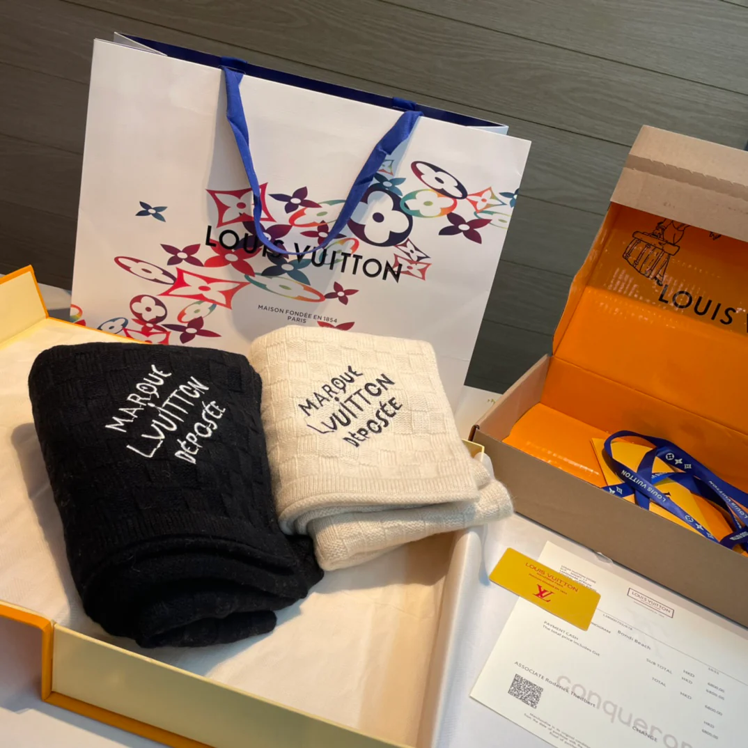 Классический однотонный шарф LV 2024 - черный