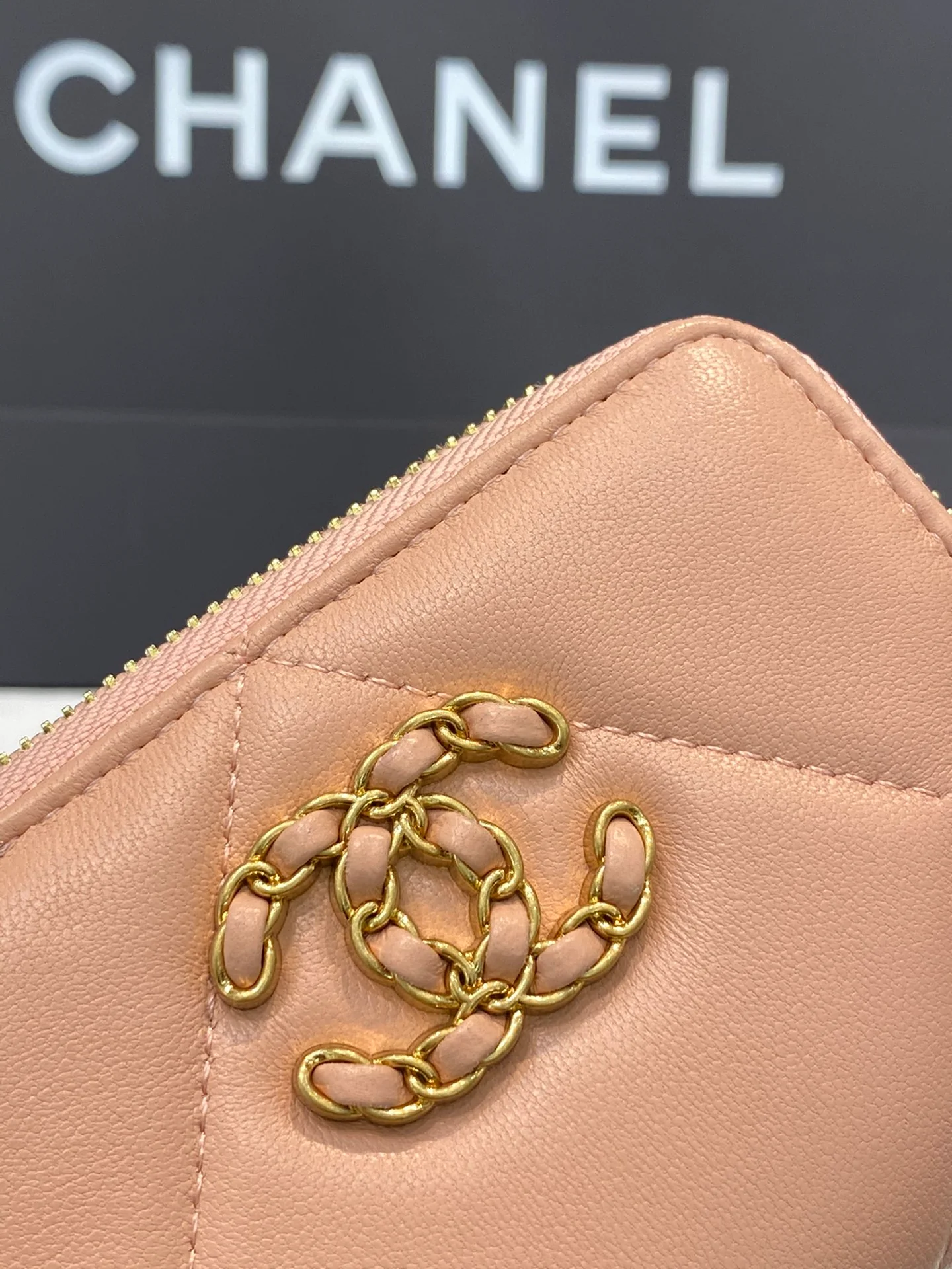 Chanel-19系列 大菱格拉链卡包 粉色