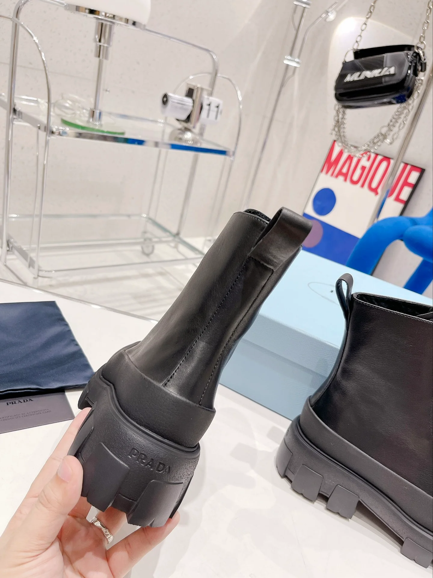 Новинка Prada 2022 года - Ботинки Dr. Martens с квадратным носком на платформе