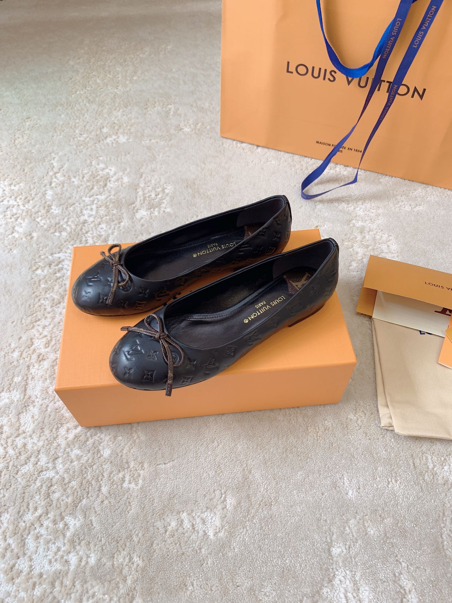 Новинка сезона весна/лето 2023 от LV - Балетки - Черные