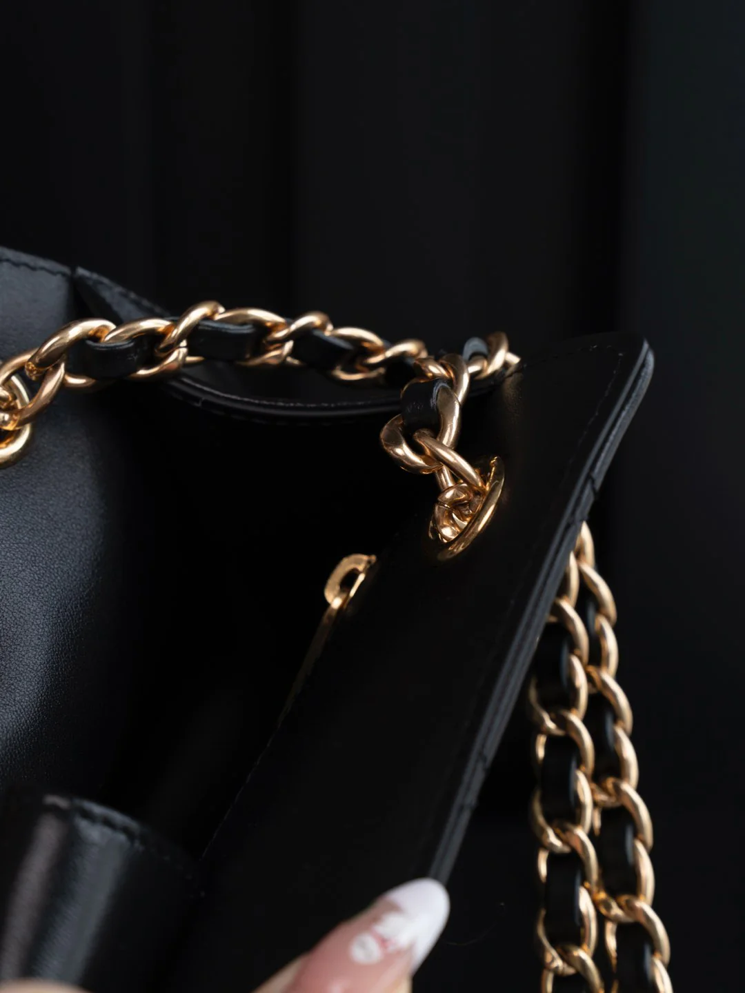 Черная квадратная сумочка на цепочке для вечерних мероприятий