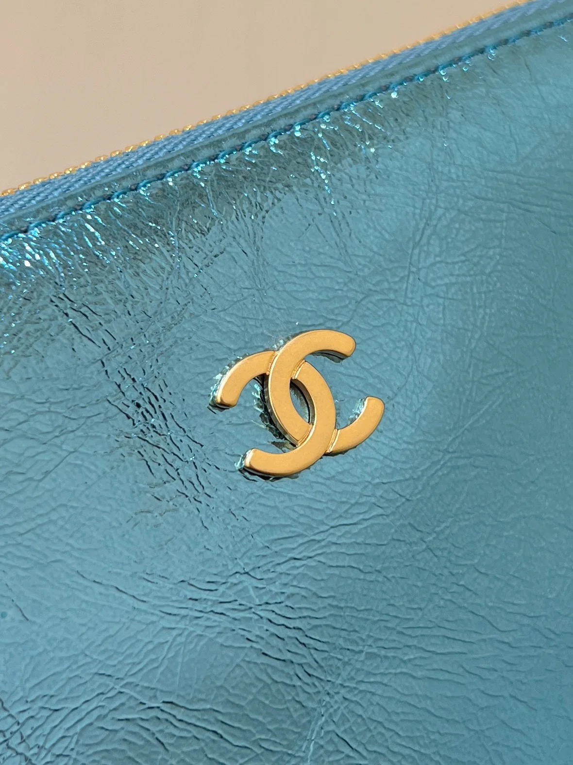 Мусорный мешок Chanel 25c из металлизированной кожи - синий