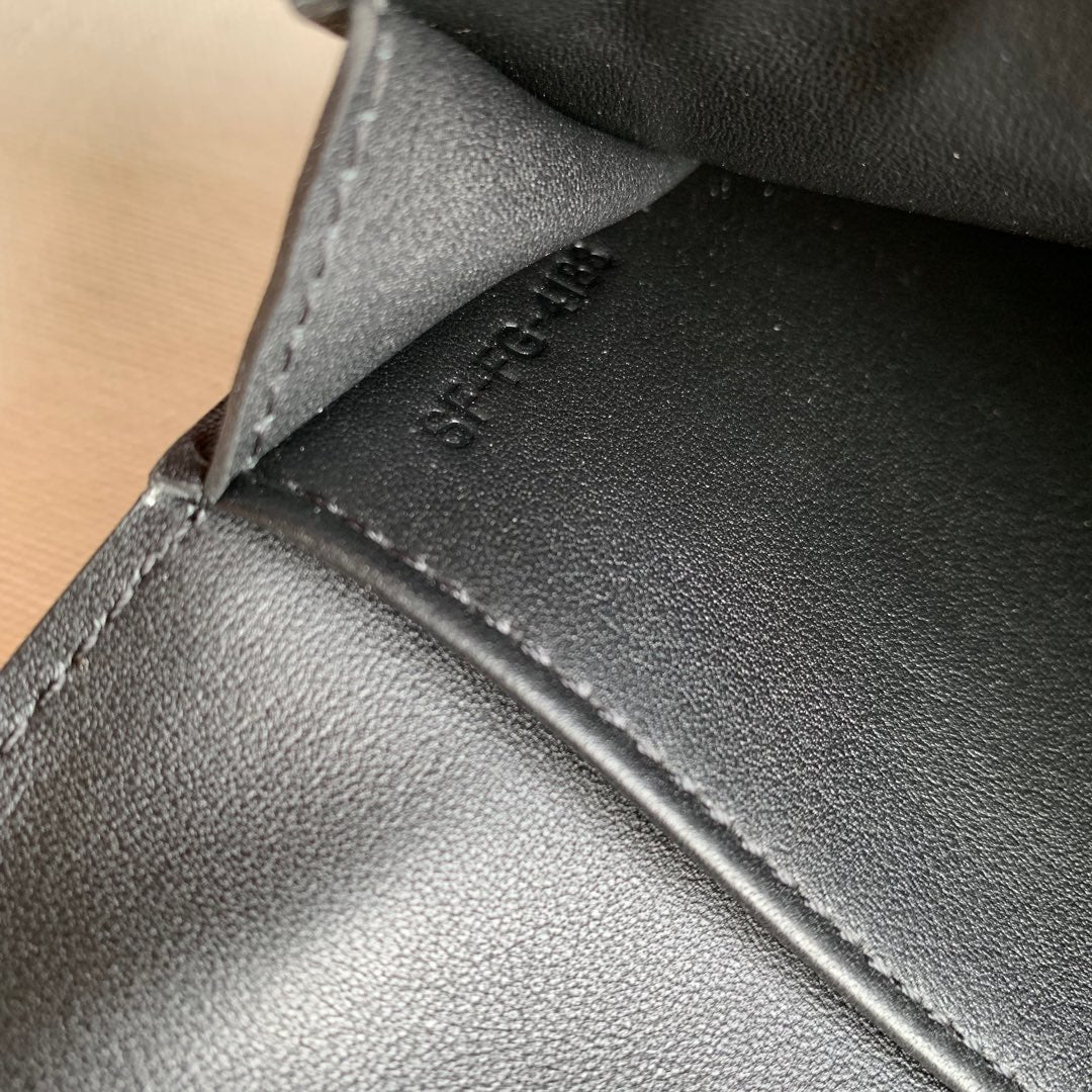 Длинный кошелек Celine - Кошелек с ремешком из крупнозернистой телячьей кожи - 7