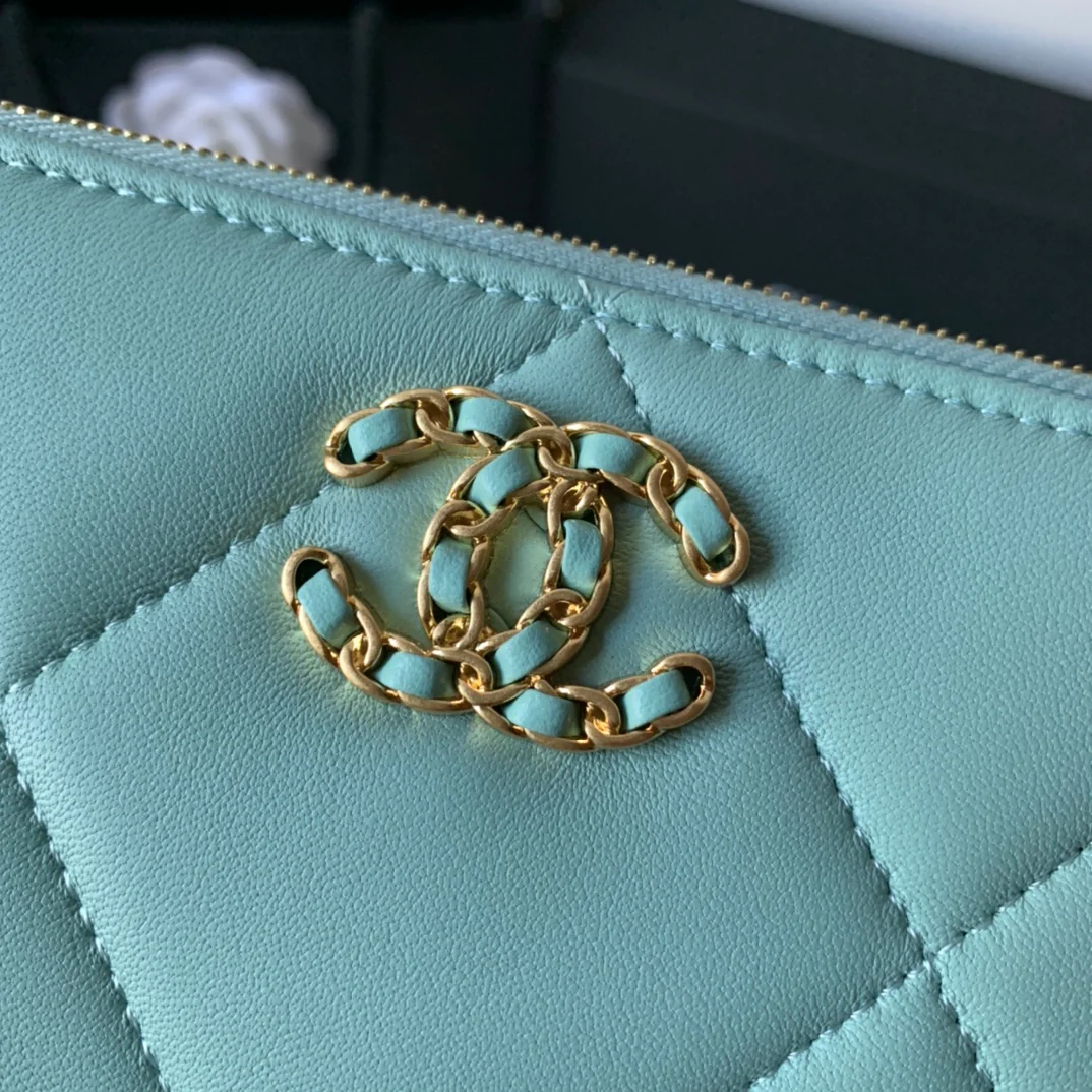 Большой клетчатый кошелек для монет Chanel из овечьей кожи, серия 19.