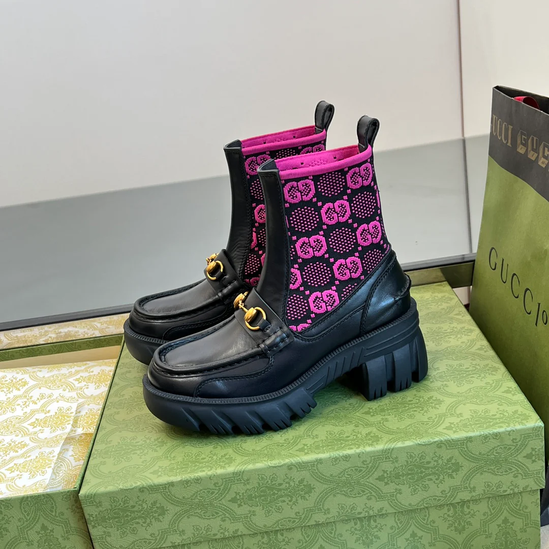 Новинка сезона осень/зима 2022 от Gucci - Ботинки челси - Черно-фиолетовые