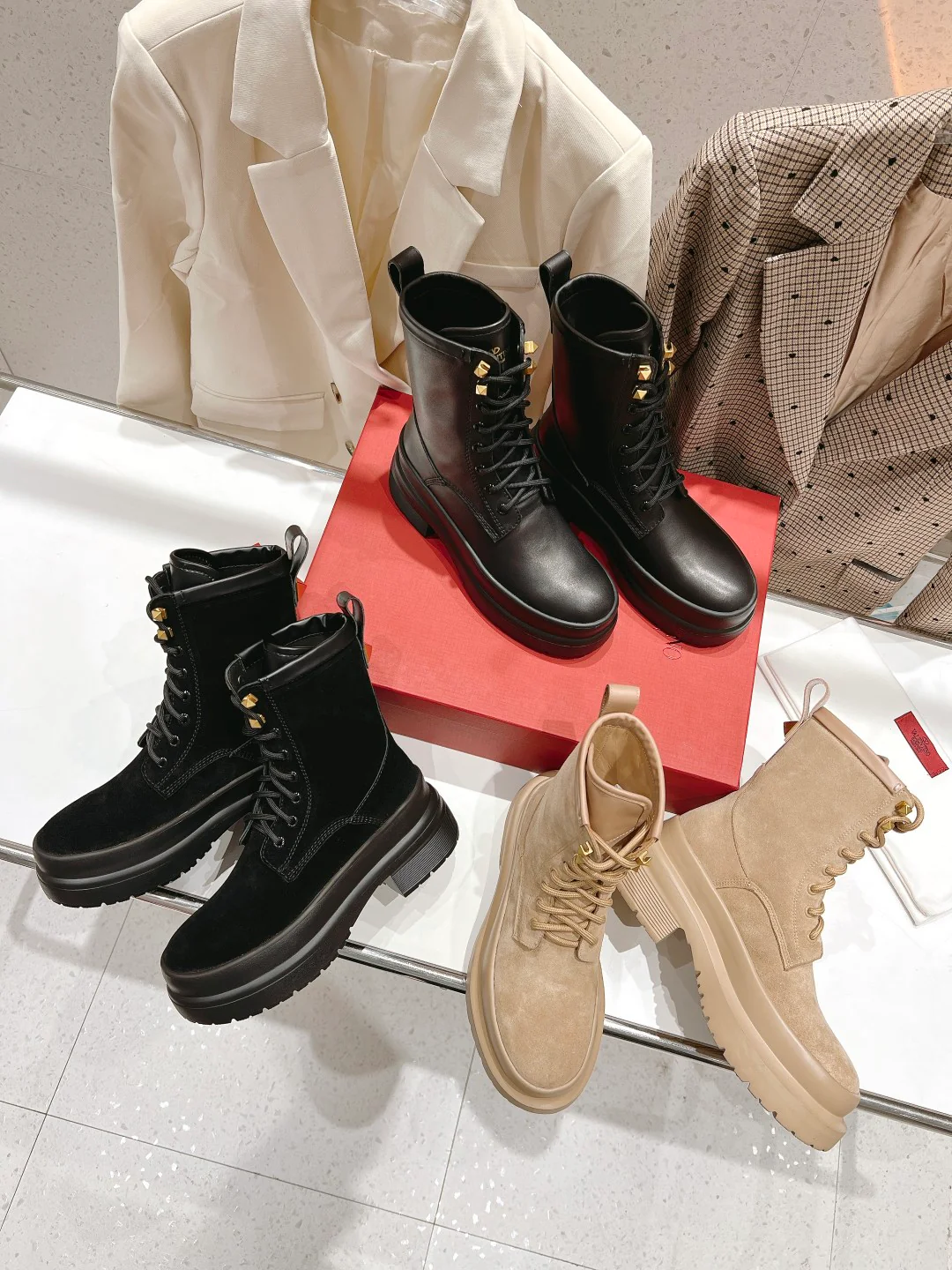 Ботинки Valentino на шнуровке до середины икры в стиле милитари - черные