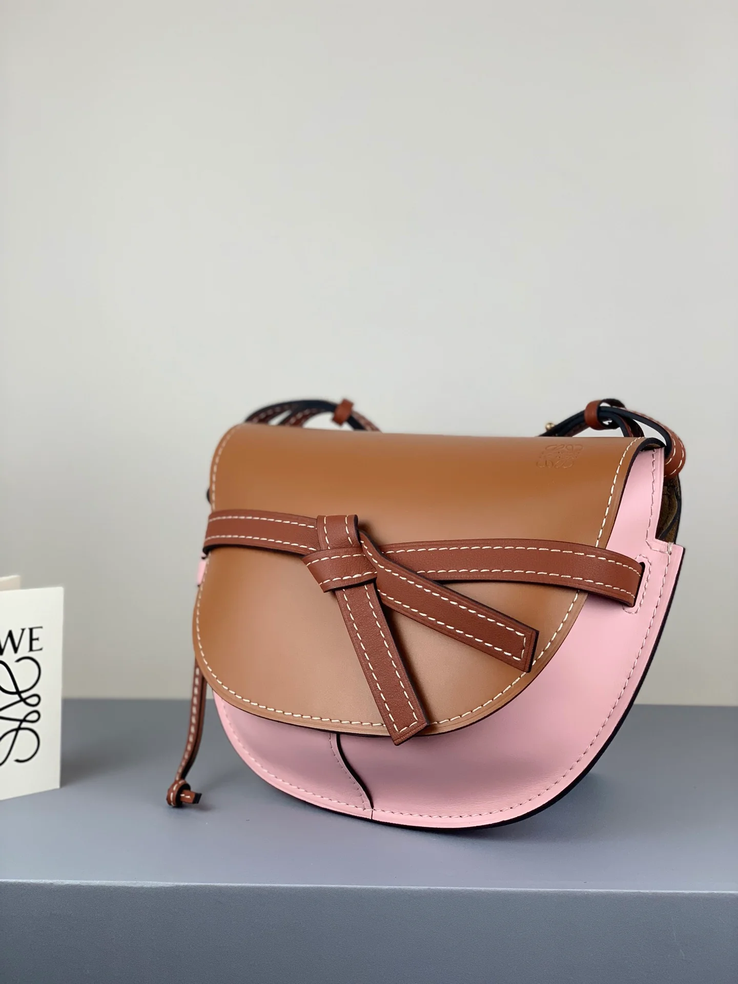 Loewe-gate-small-20x19x11-5-cm