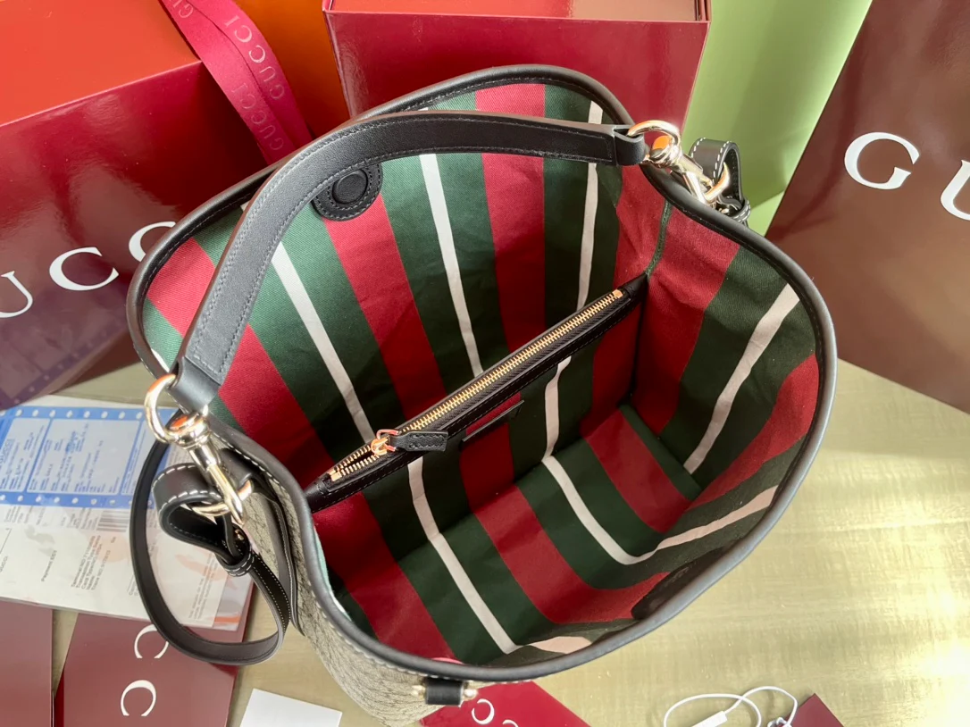 Маленькая сумка через плечо Gucci 2025 с отделкой из черной кожи - коричневая