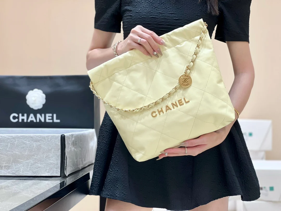 Новинка сезона весна/лето 2023 от Chanel - сумка 22bag - маленькая - цвет 