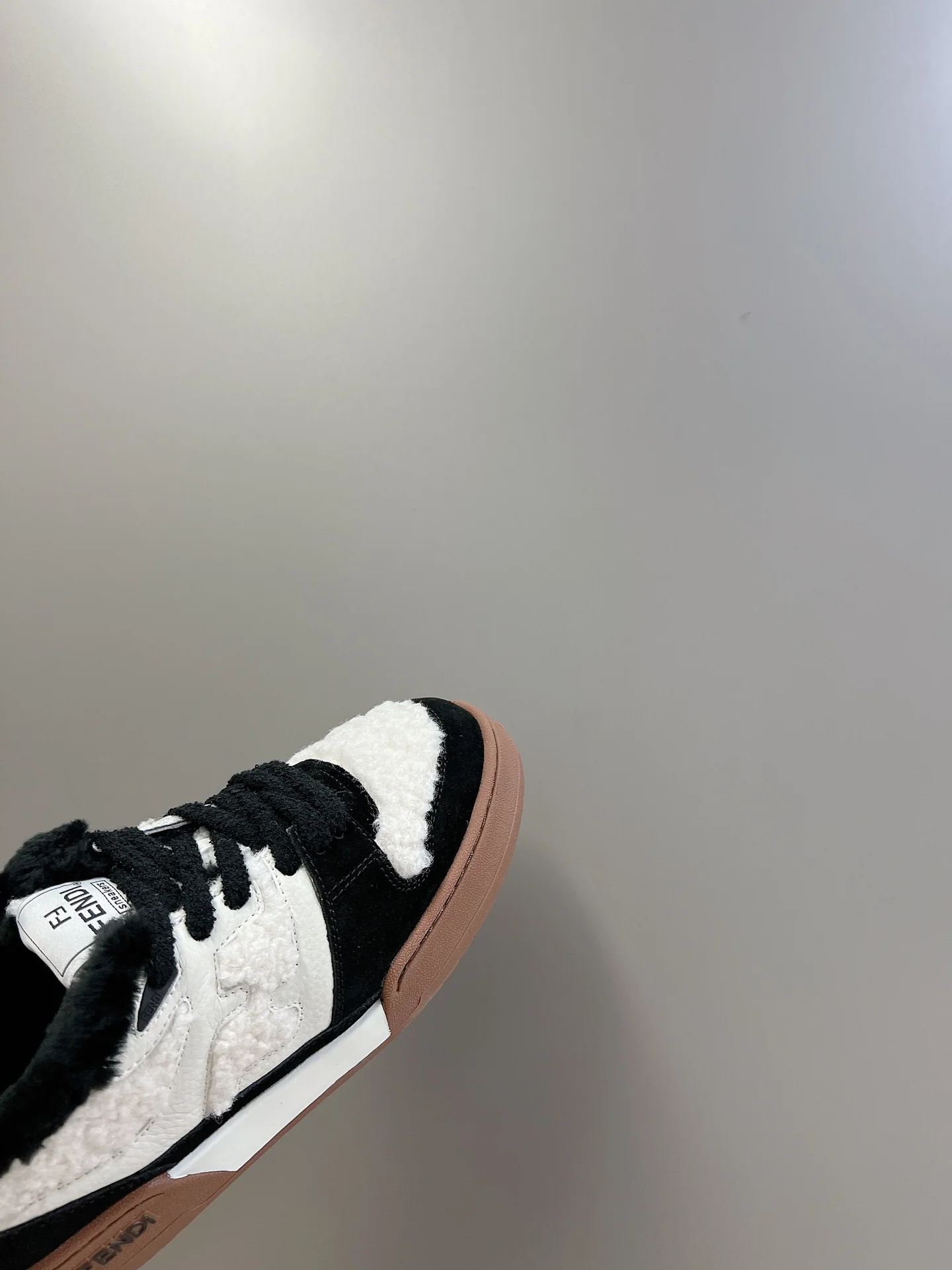 Кроссовки Fendi 22ss из овечьей шерсти, повседневные, черные.