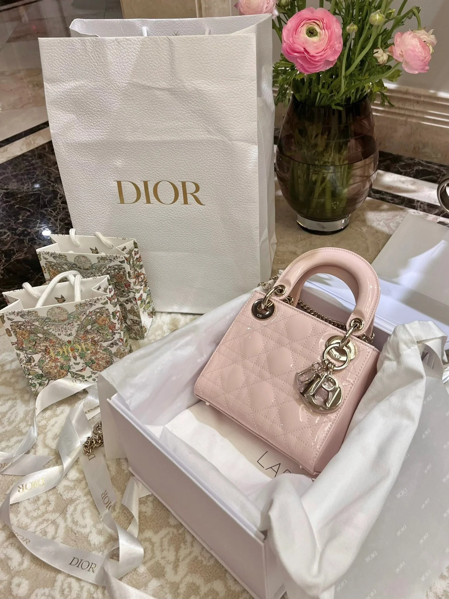 Мини-юбка Dior Lady из лакированной кожи нежно-розового цвета