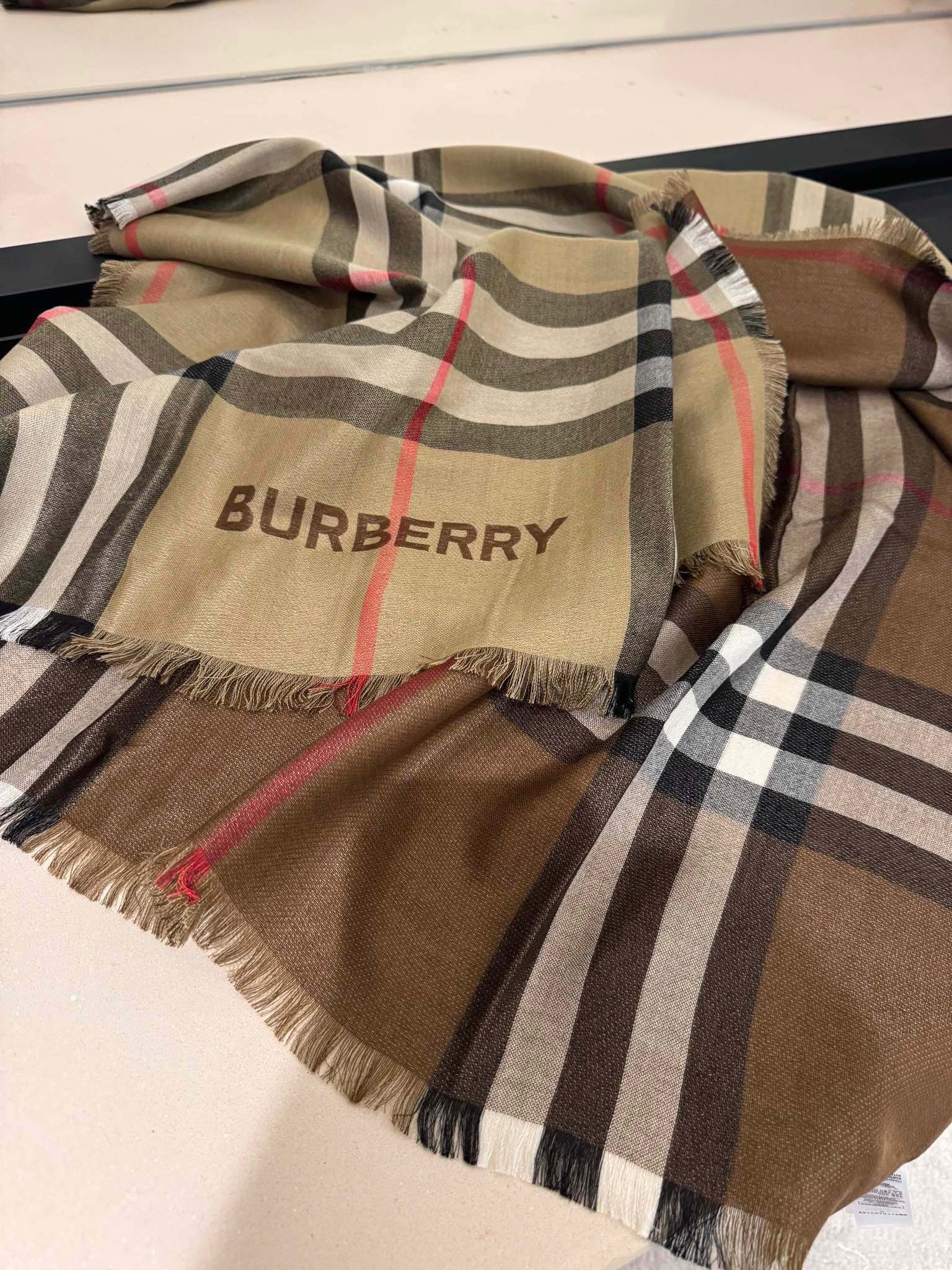 Шелково-кашемировый шарф Burberry в клетку, 2024 год - 220-70