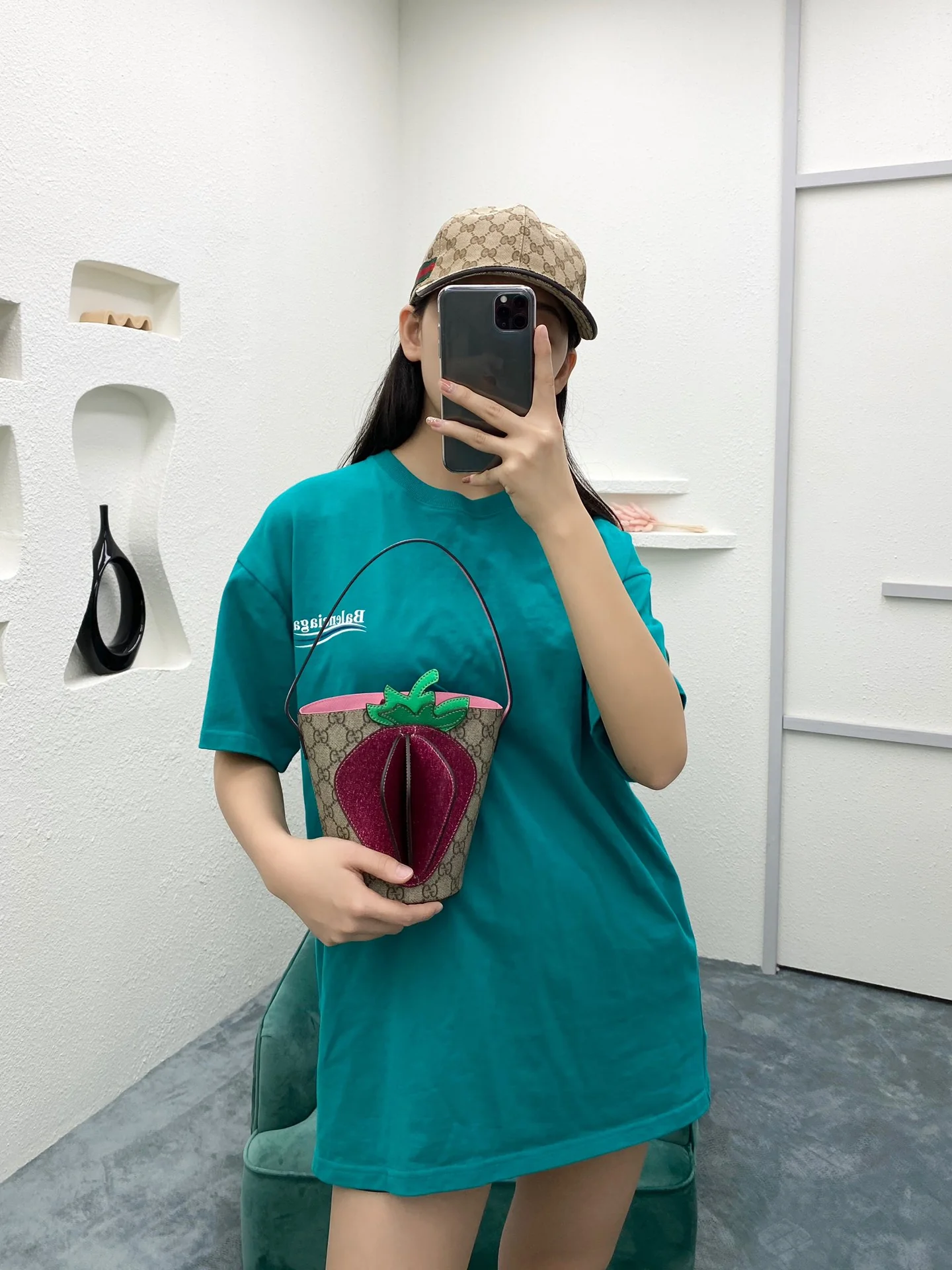 Gucci-夏季草莓水桶包