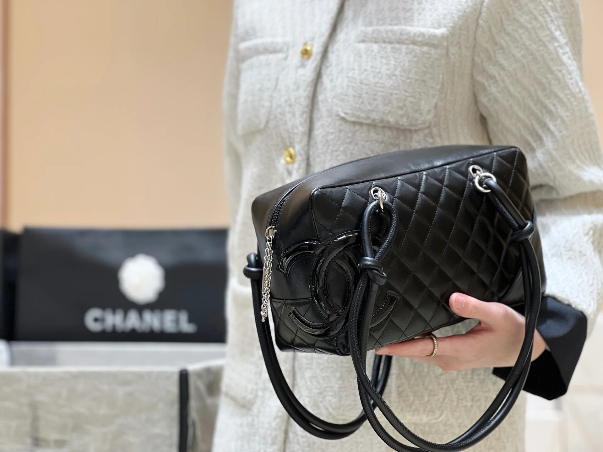 Chanel - Классическая, вневременная винтажная большая сумка-подушка Kang Peng