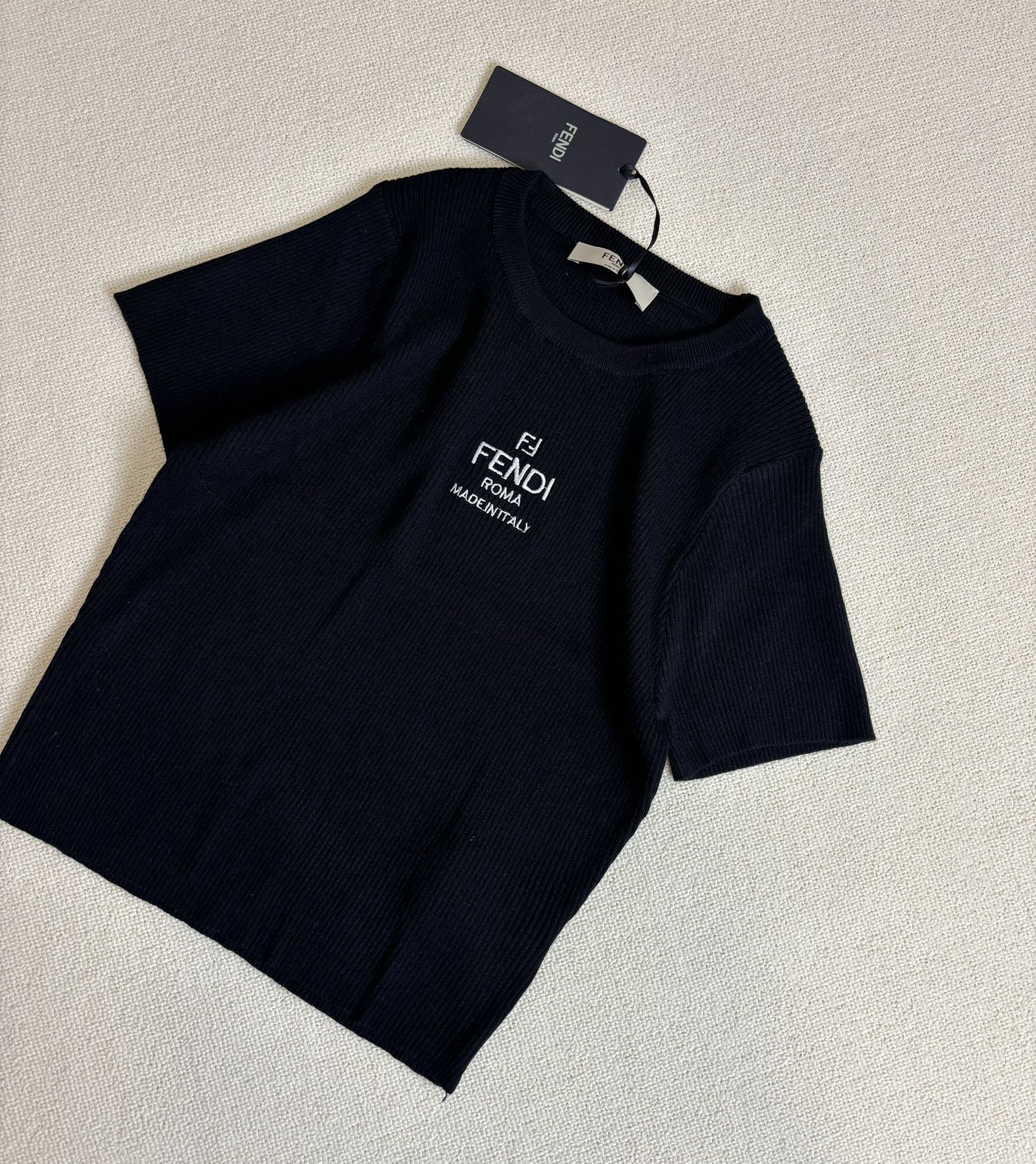 Fendi - 2403 - Трикотажная футболка с коротким рукавом для ранней весны - Черная