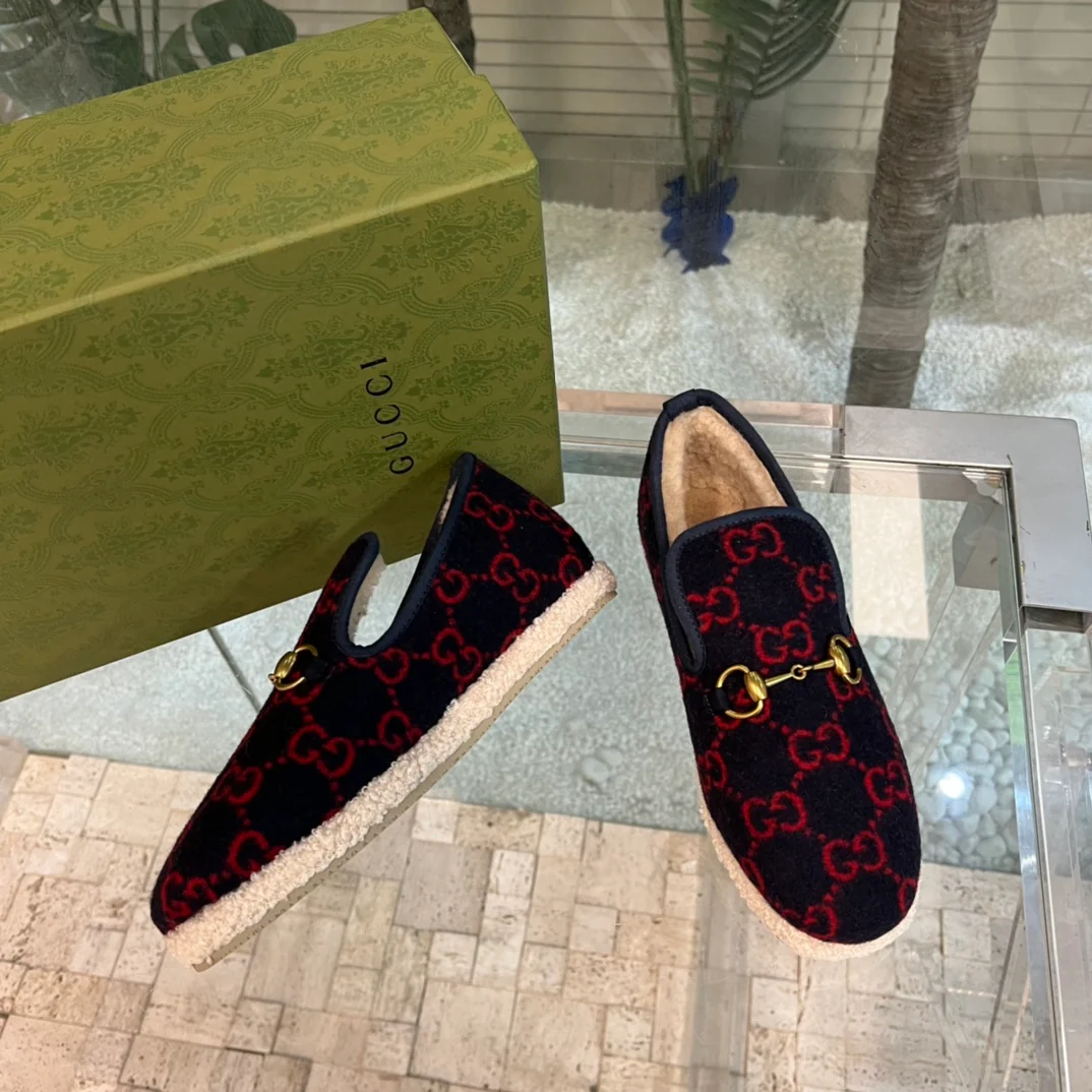 Новинка сезона осень/зима 2022 от Gucci - Теплые пушистые балетки - Черные