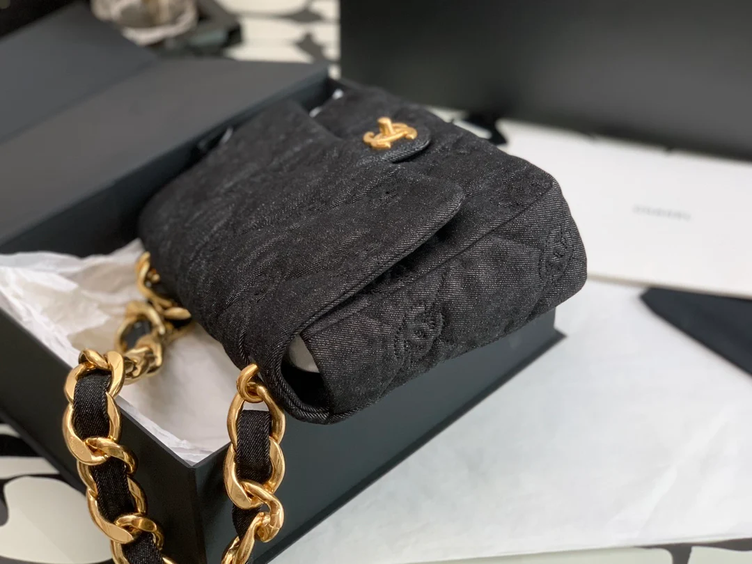 Сумка Chanel CF Chunky Chain Denim Shoulder Bag 2022 года, черная, 27 см.