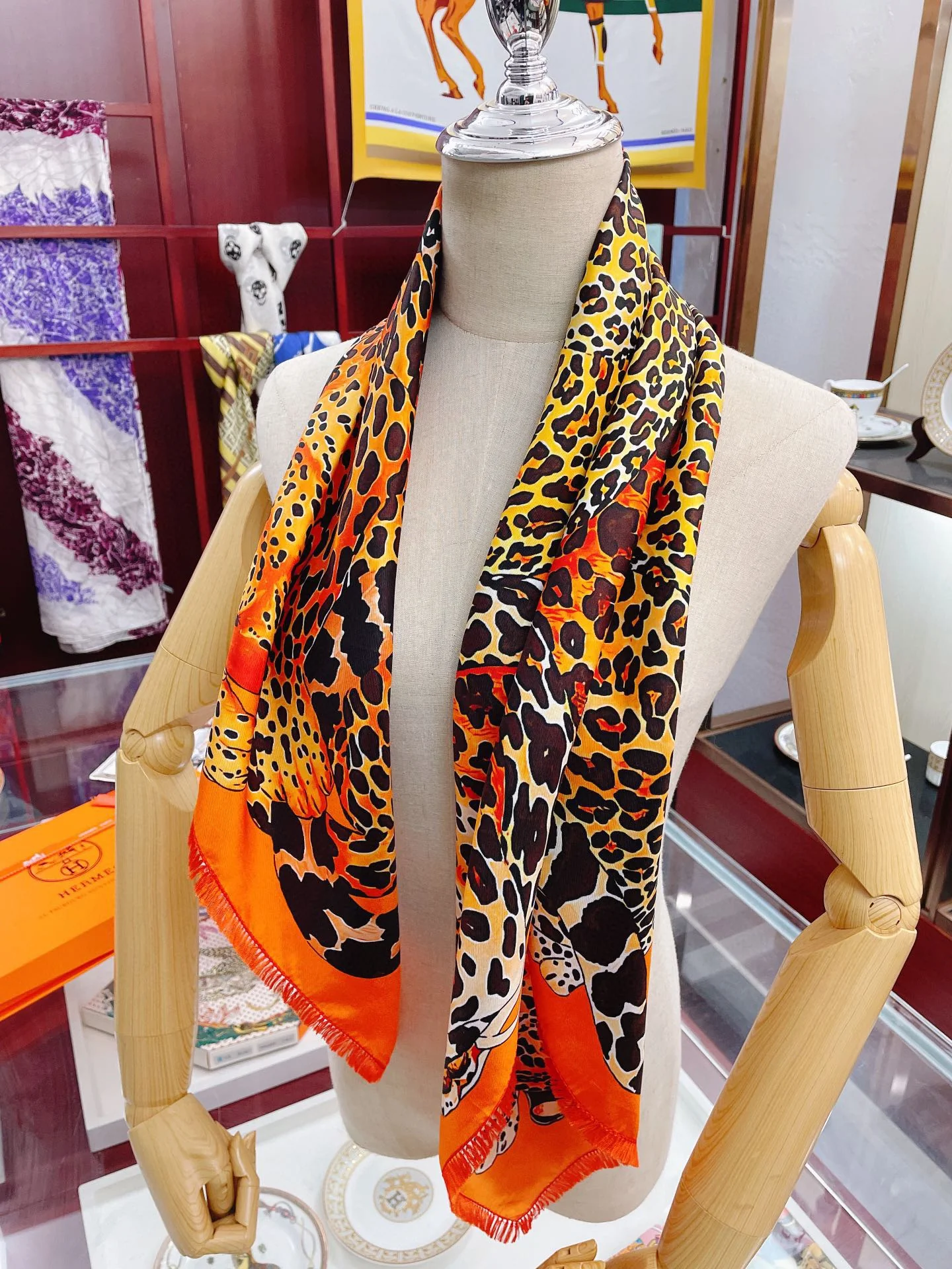 Hermes - шарф Lazy Leopard 90