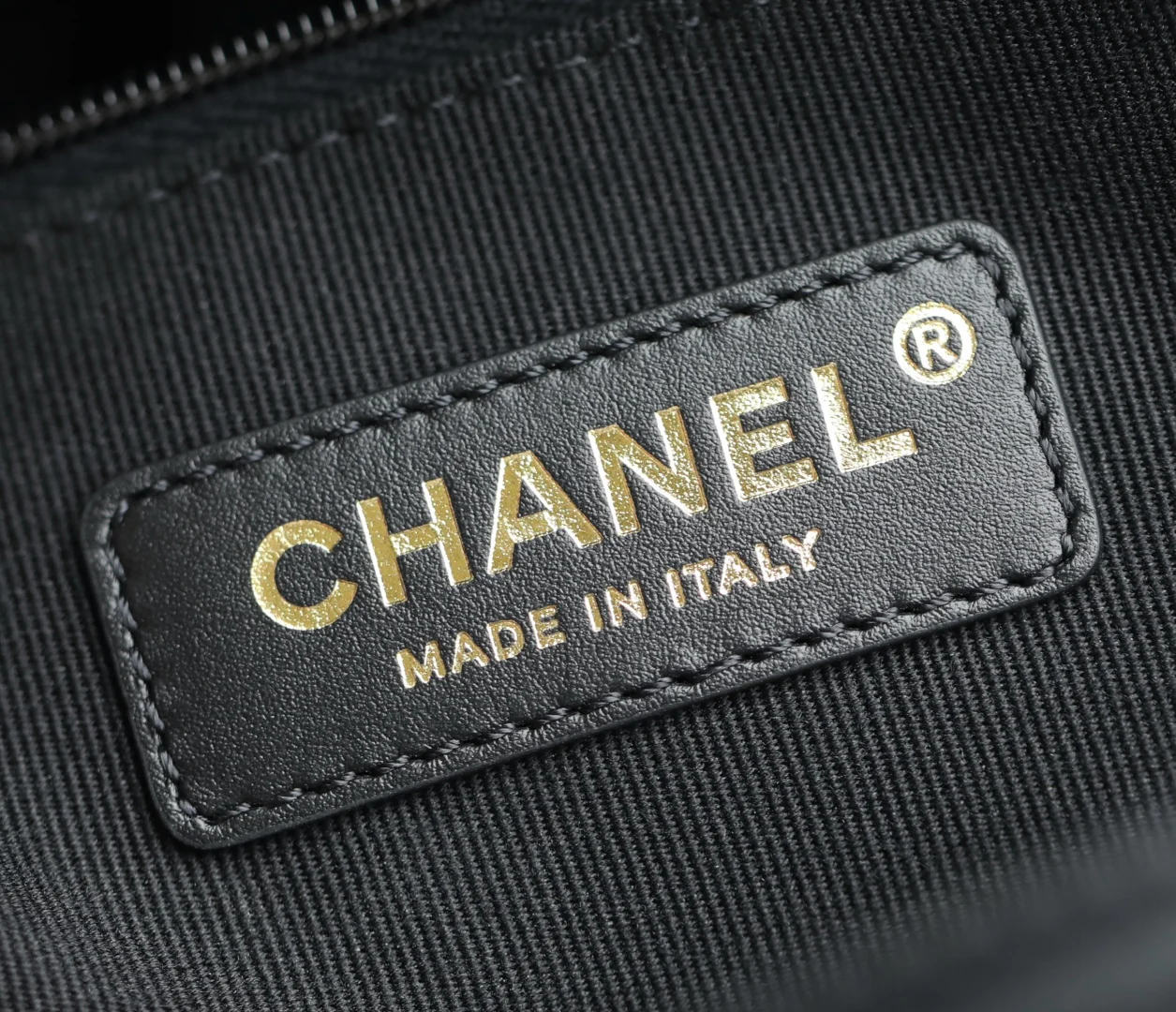 Chanel - ??? - Прямая сумка-шоппер - Телячья кожа - ??? - Черная с золотой фурнитурой