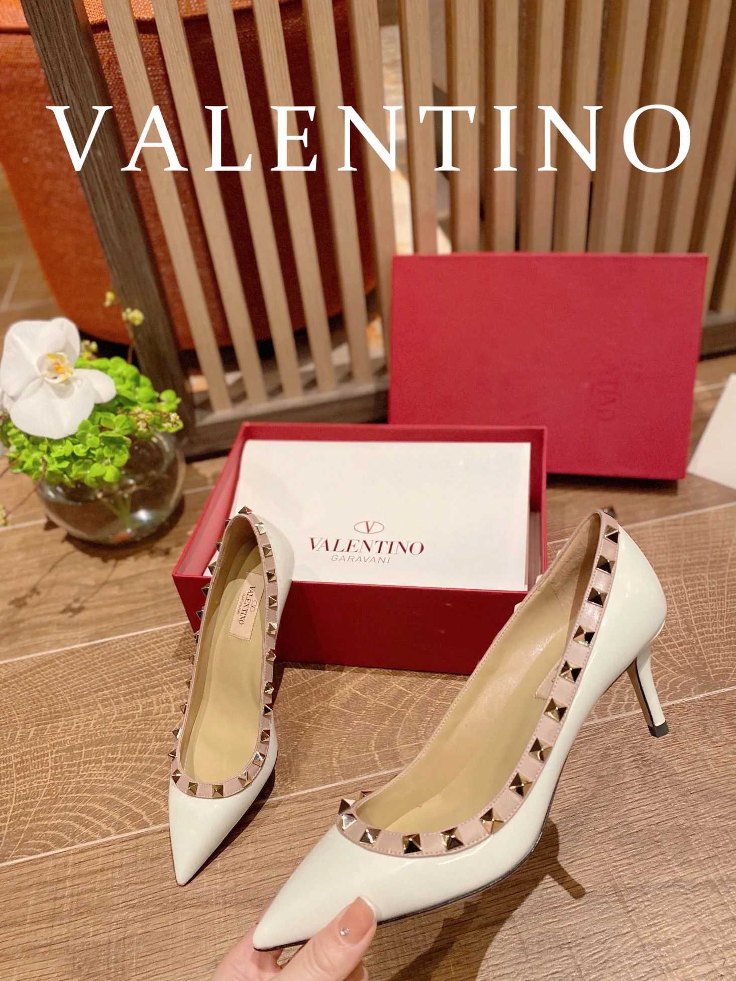 Классические туфли на среднем каблуке Valentino - белые