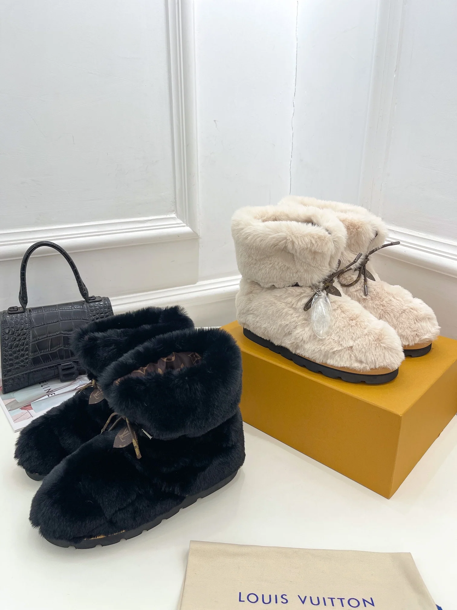 LV - Новинка сезона осень/зима 2022 - Пуховые сапоги с мехом