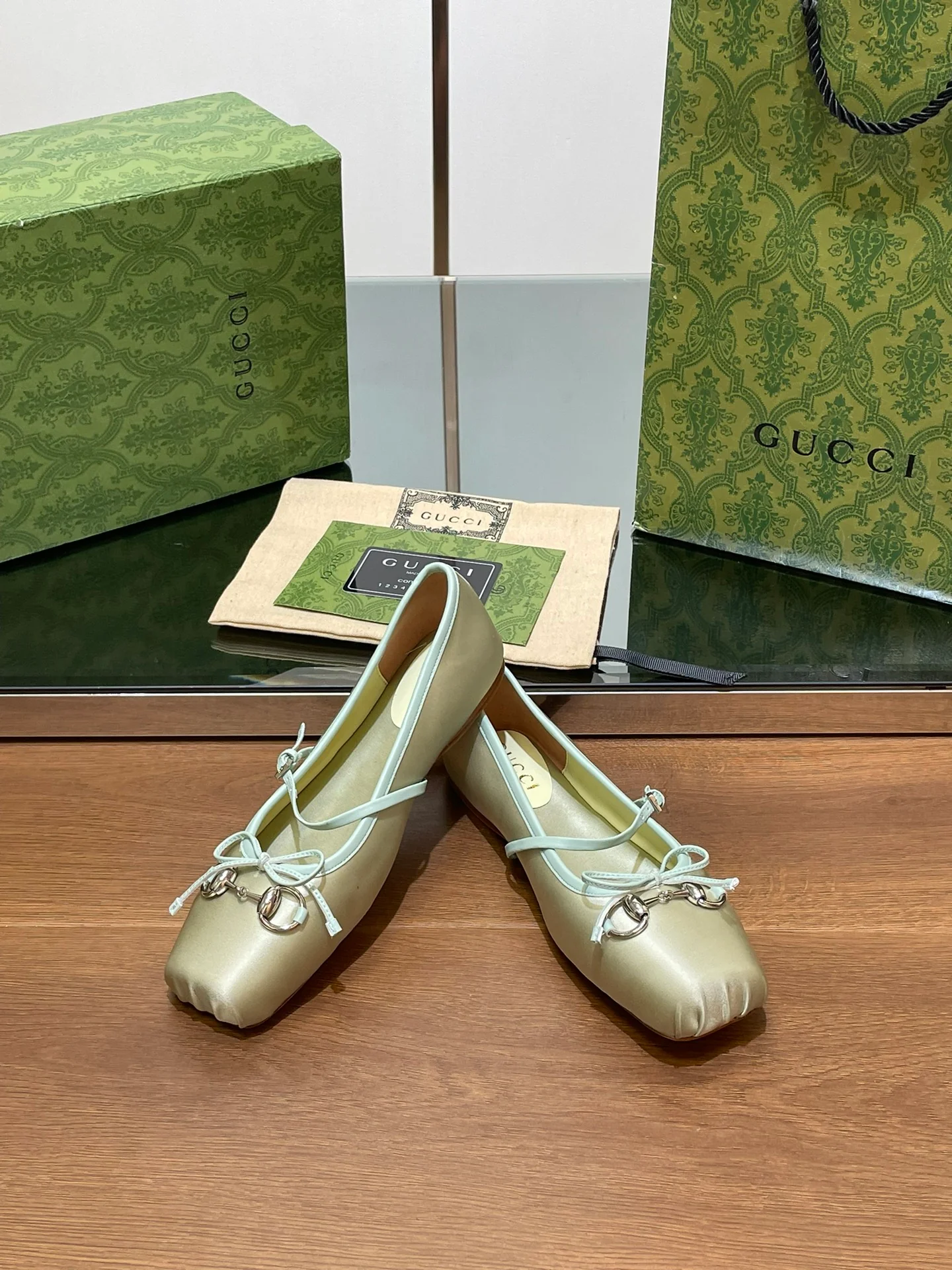 Балетки Gucci 2024 Ballet Step Buckle Flats - серебристые