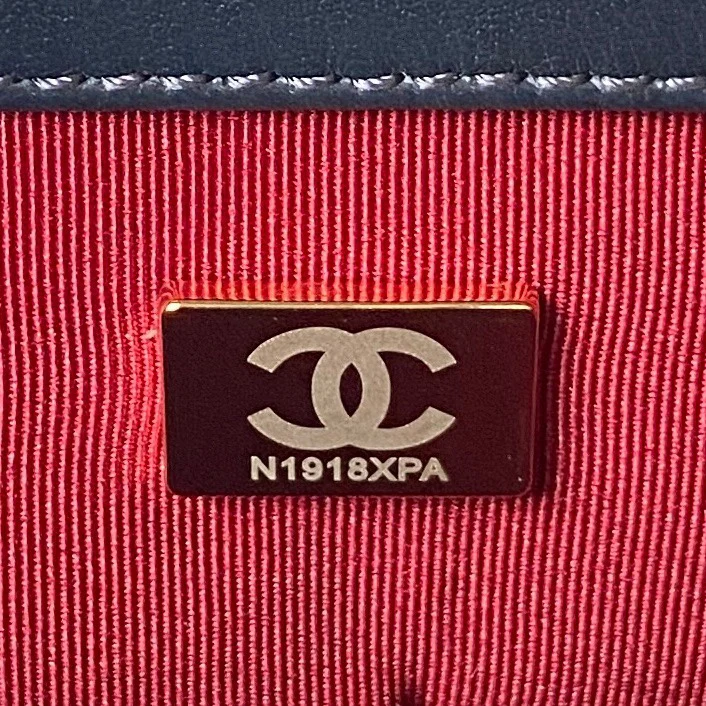 Новинка сезона весна/лето 2023 от Chanel - сумка Gold Coin CF - черная.